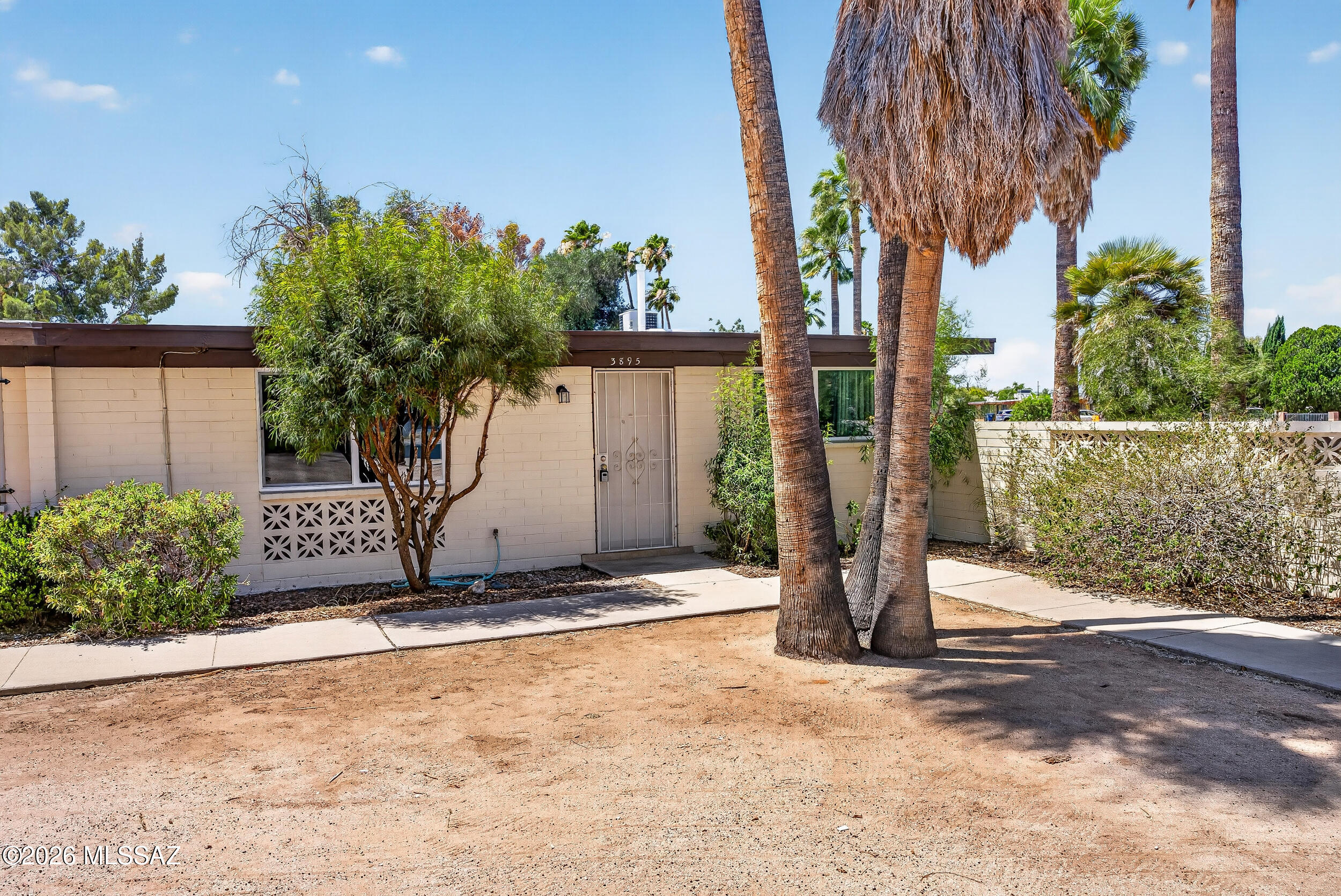 Seller will accept/counter offers between $200k-$220k. Newly remodeled townhome with NO HOA! Bright and spacious 2bed plus den/2 full bath floor plan with tile throughout. Brand new kitchen cabinets/counter tops, Stainless appliances, double paned windows. Enclosed space makes for den with laundry facilities and storage inside. Large covered patio with with lots of shade and mature trees. Walking distance to Fairway Groves Park. Move in ready, must see! Owner/Agent