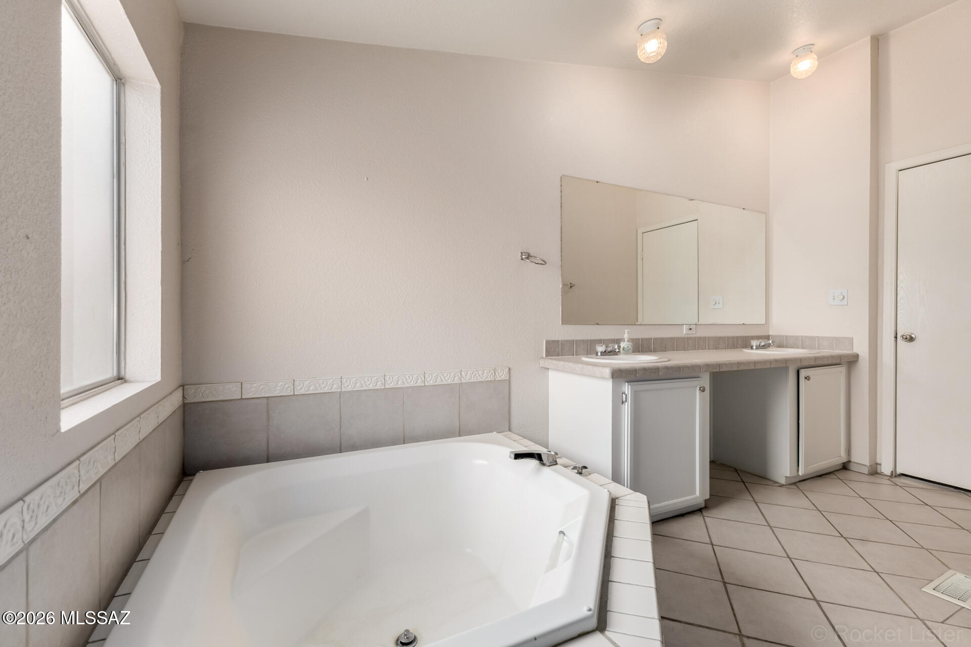 Country Club Terrace (1-108) - Residential