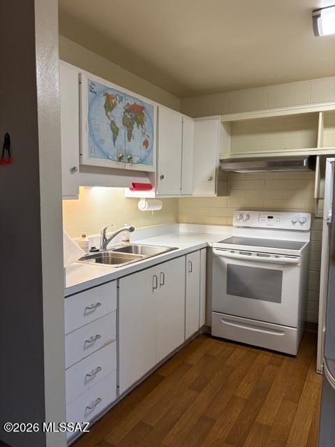East Tucson Downstairs studio coop. Brand new mini-split, plenty of space for storage. Parking is right outside door. Concrete patio for watching the sunsets. Near shopping, restaurants and bus lines. Cash only, no rentals.