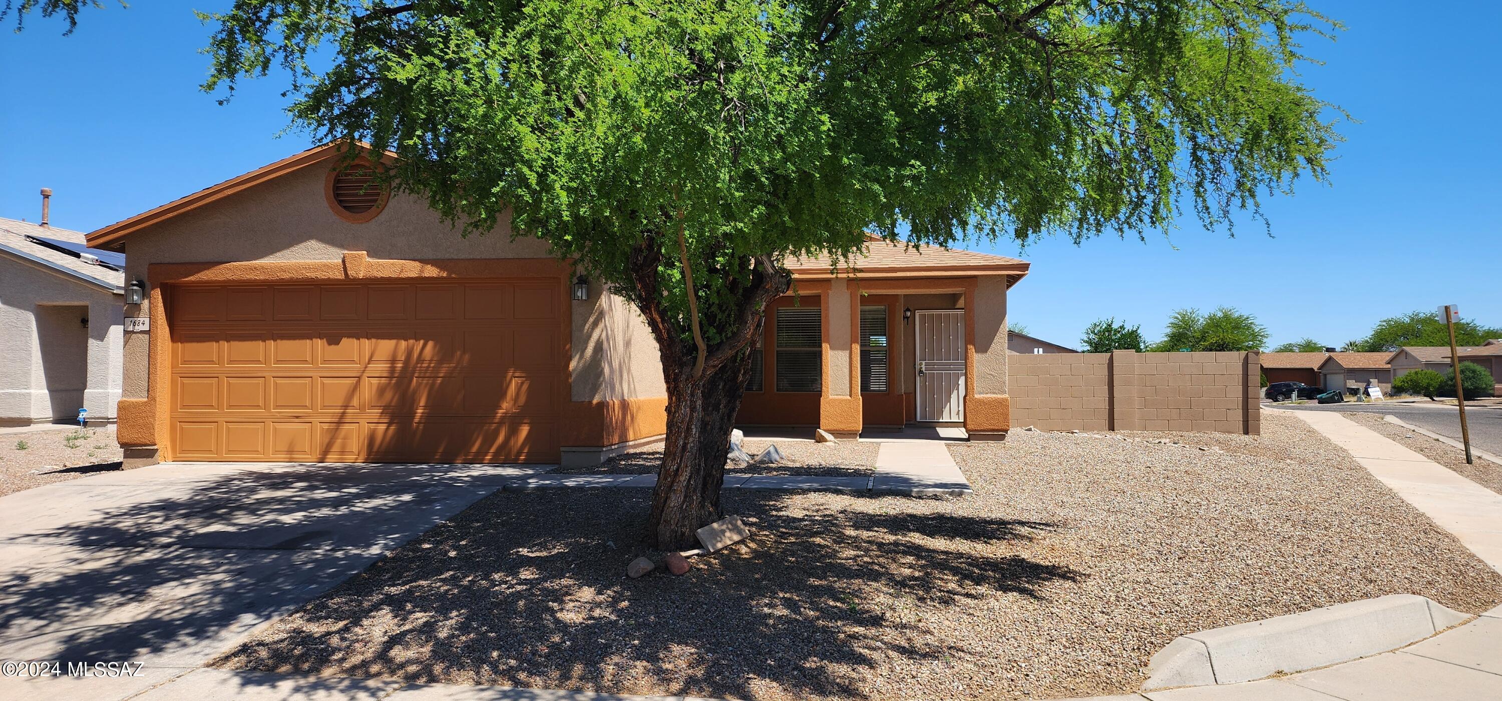 Oakview at Midvale Park (75-242) - Residential Lease