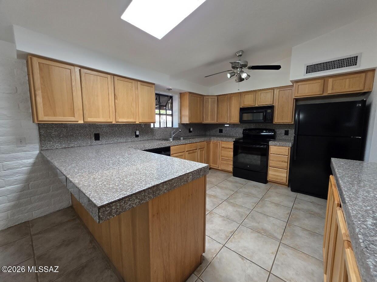 Casas Adobes Park (416-540) - Residential Lease