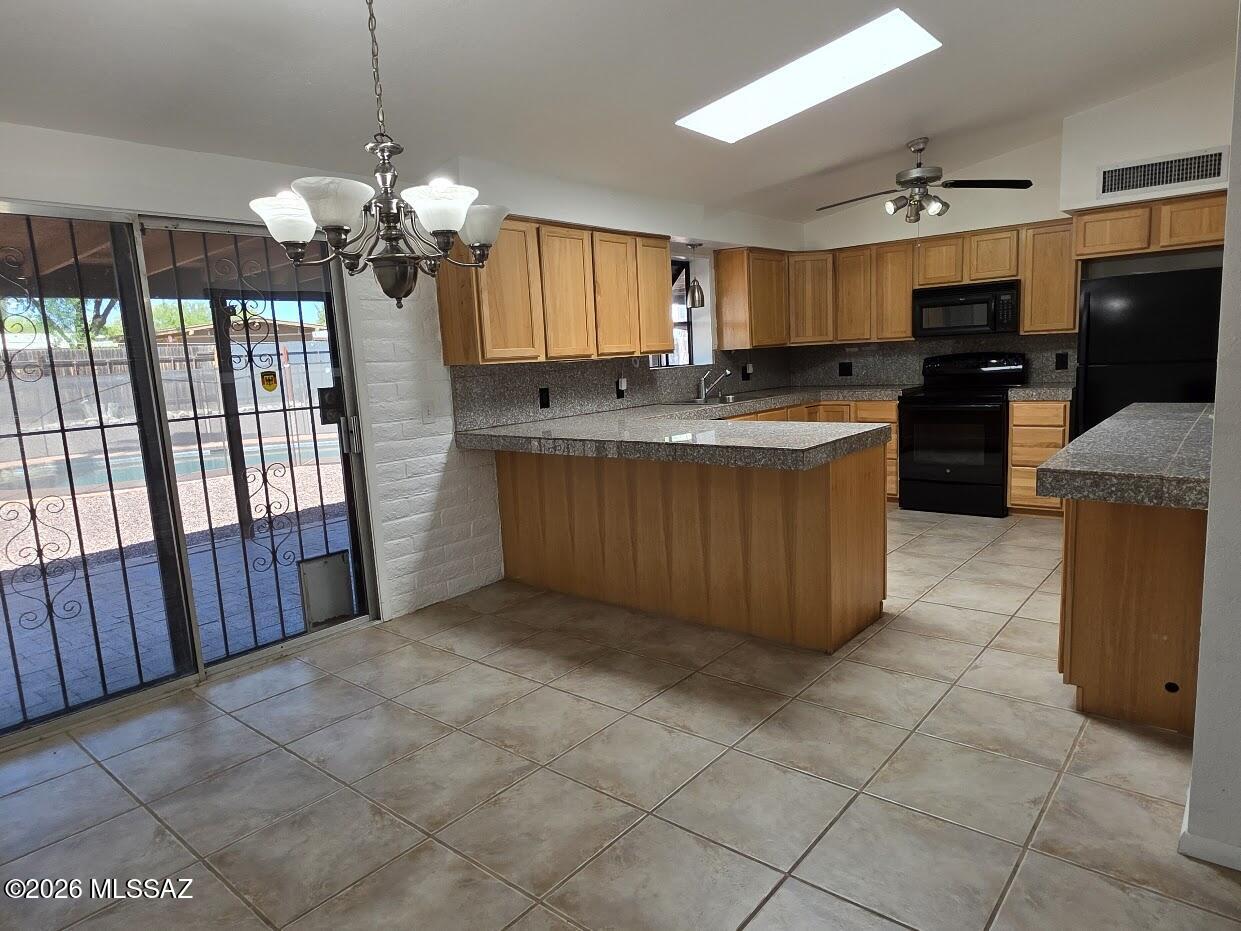 Casas Adobes Park (416-540) - Residential Lease