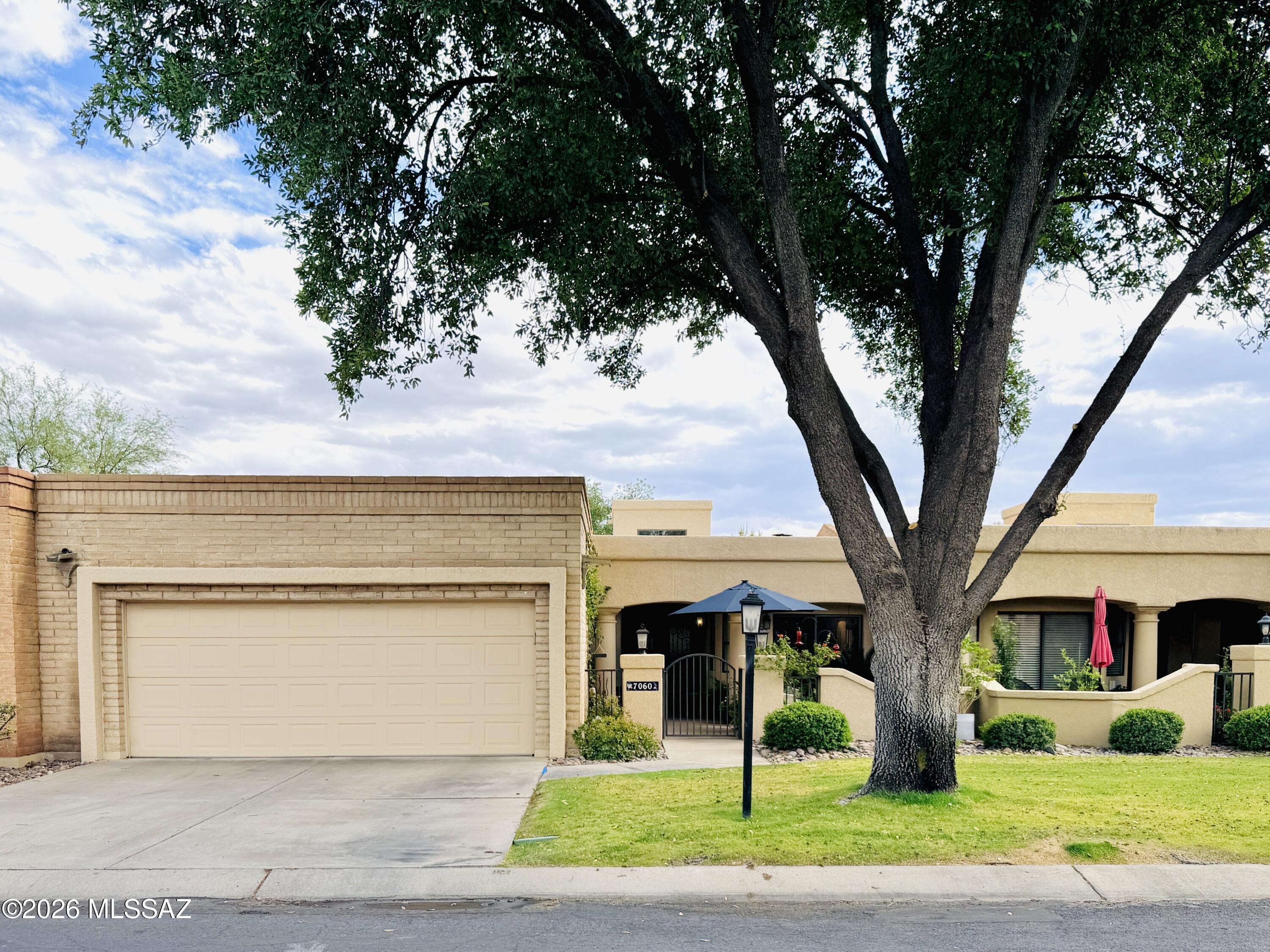 Riverbend - Sabino Canyon Road  (1-97) - Residential Lease