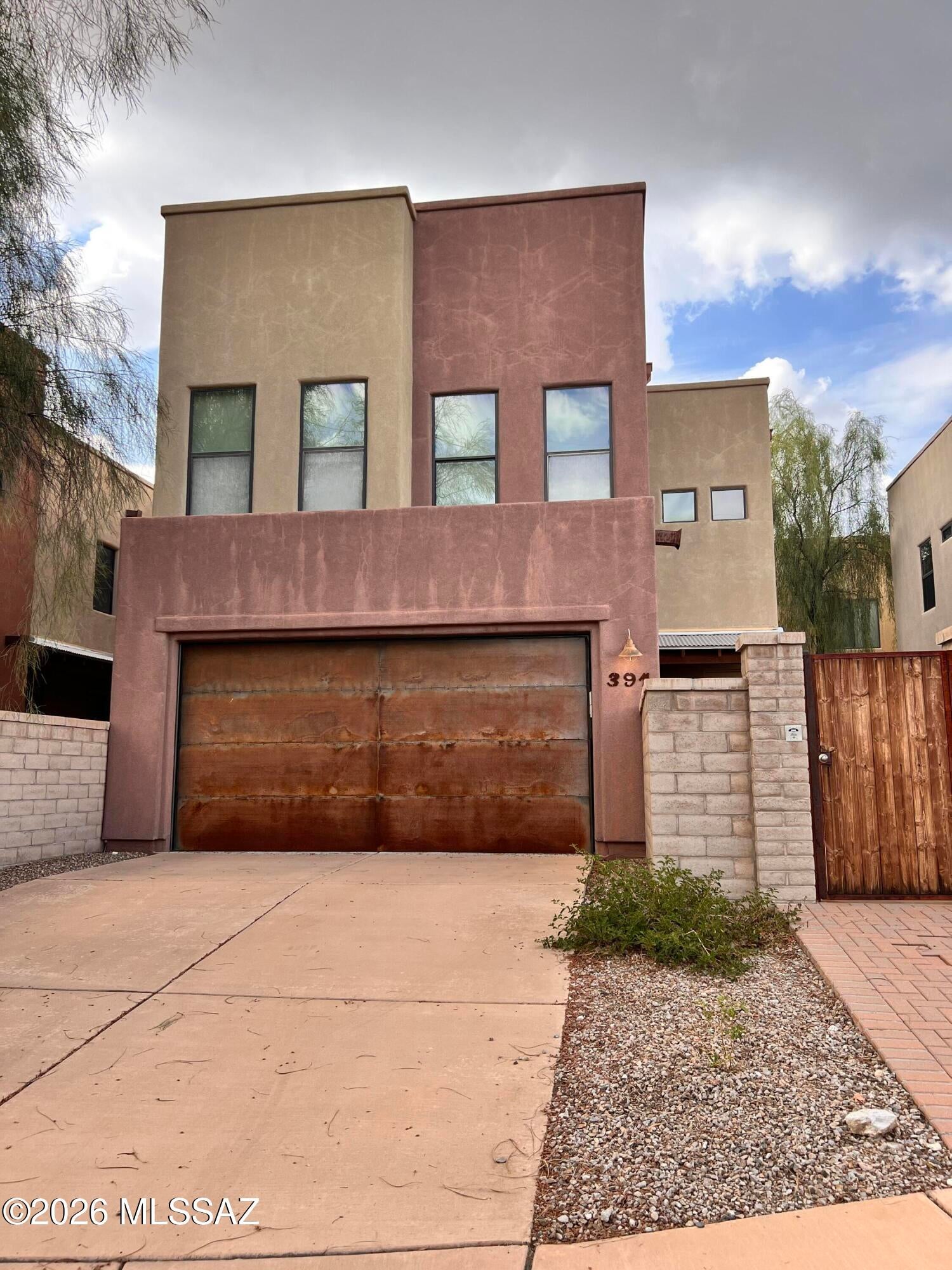 Located in the gated community of Miramonte at the River, this 3bdr/2.5 two story townhome features a greatroom, kitchen w/granite counters and more!