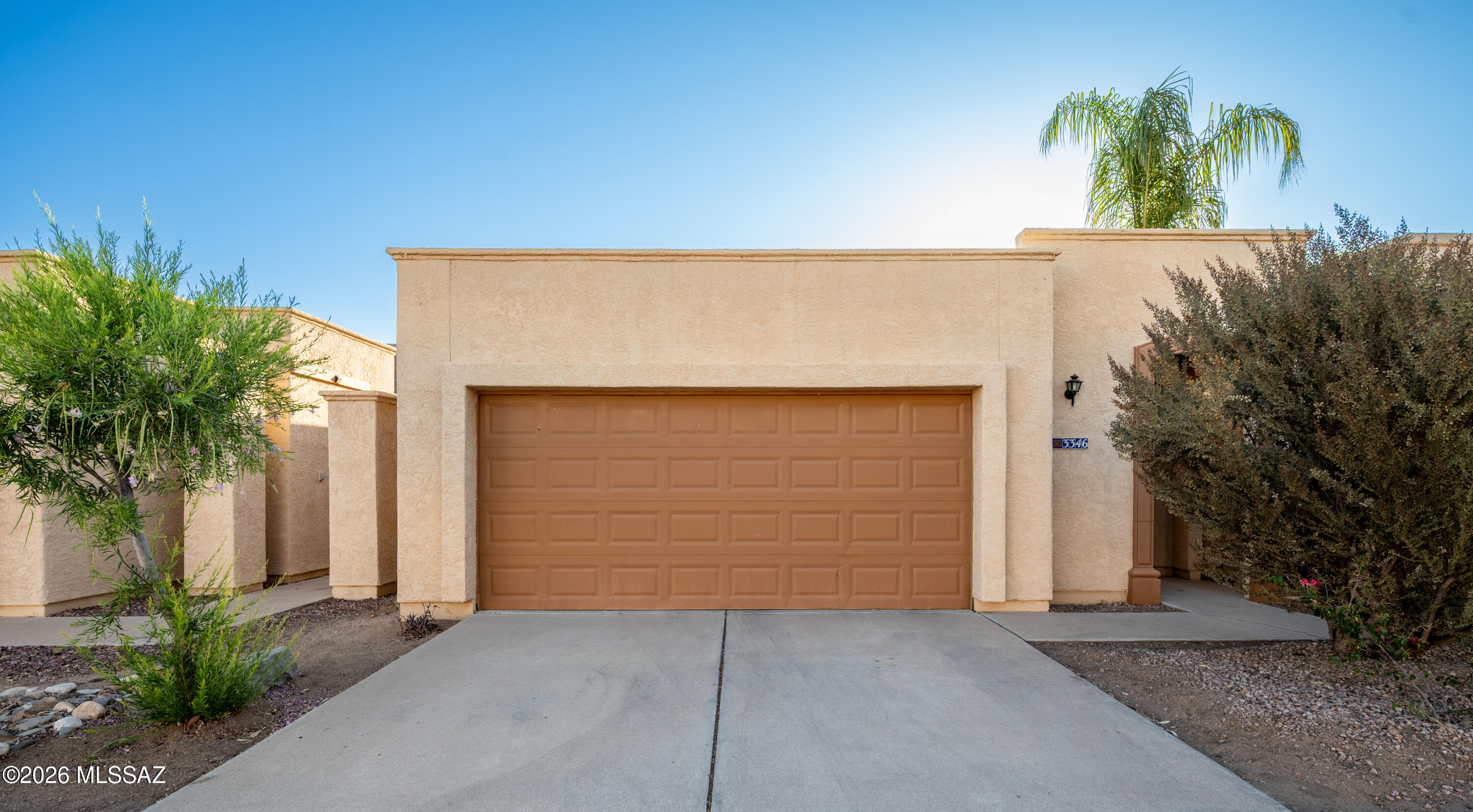 This 1,033 sq ft Northwest townhouse offers 2 spacious bedrooms & 2 bathrooms. Located in the highly sought after Subdivision. Close to dining, shopping (Foothills Mall) & I-10 Access. Community pool. 1 yr lease. Tenant pays all utilities. Pets must be approved.