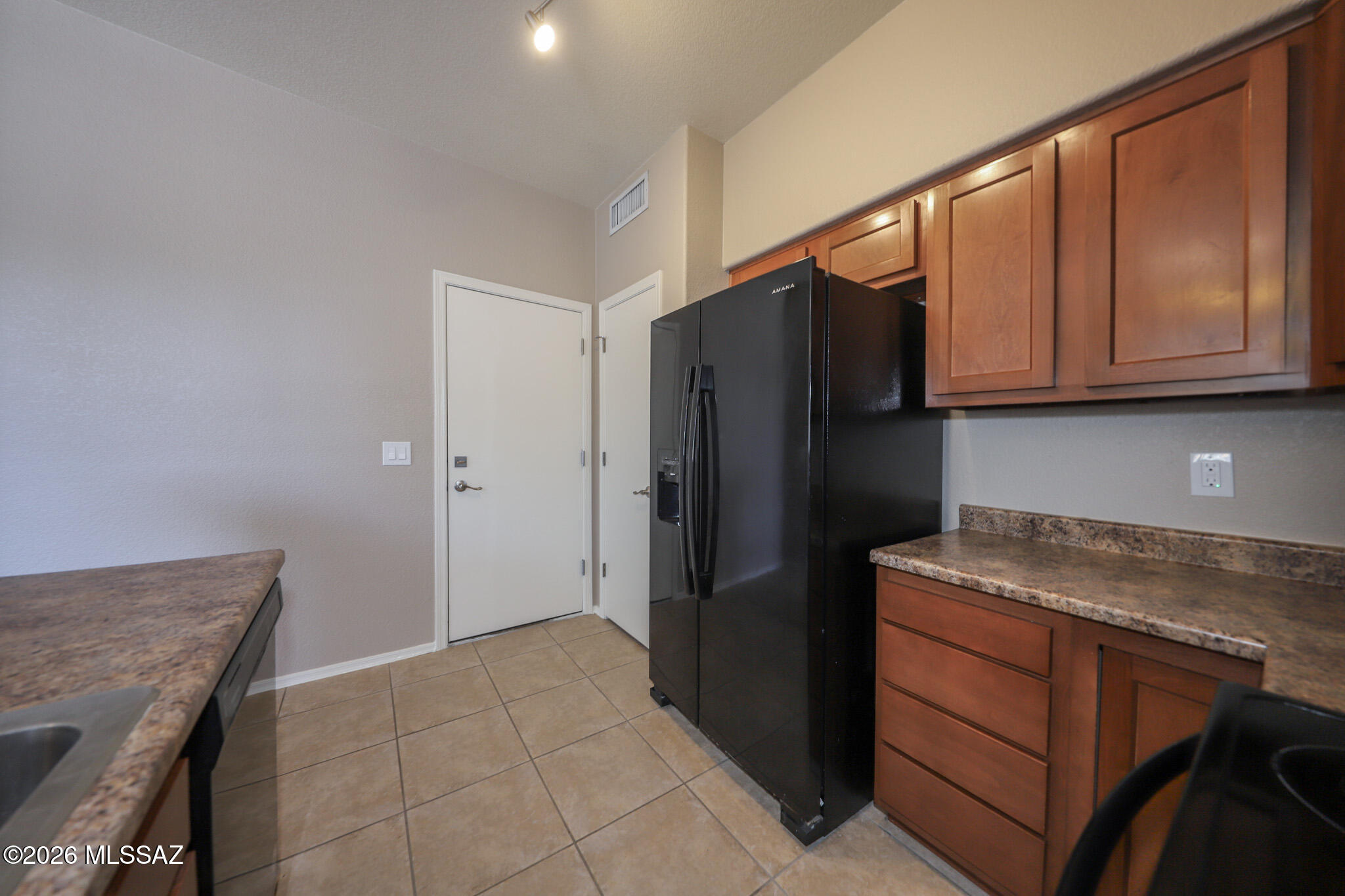 Mountain View Condos. (1-76) - Residential Lease