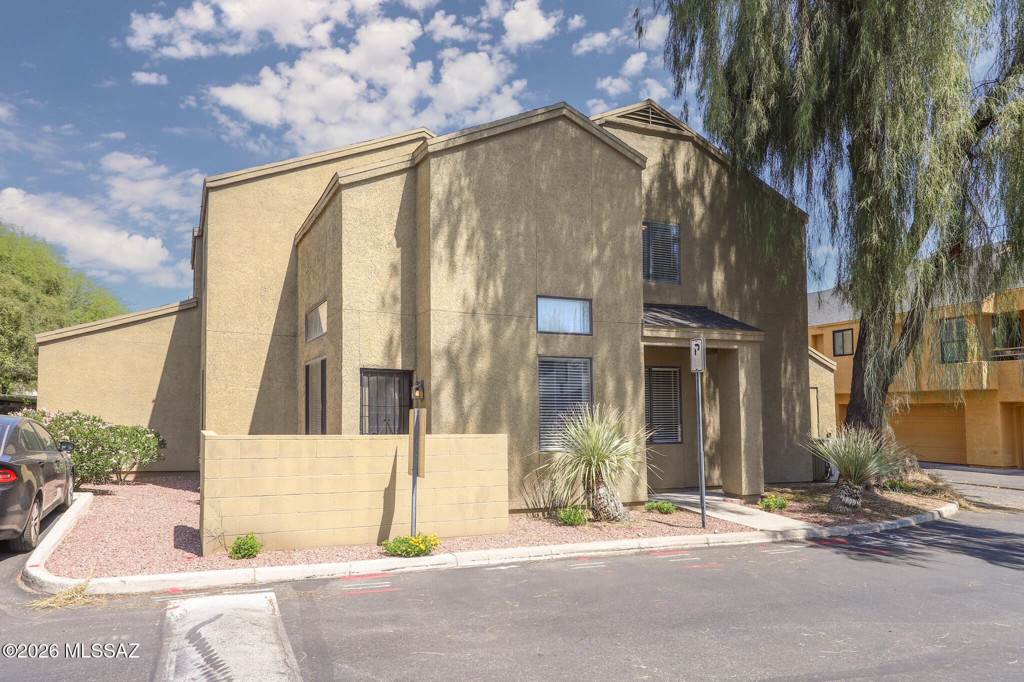 Mountain View Condos. (1-76) - Residential Lease