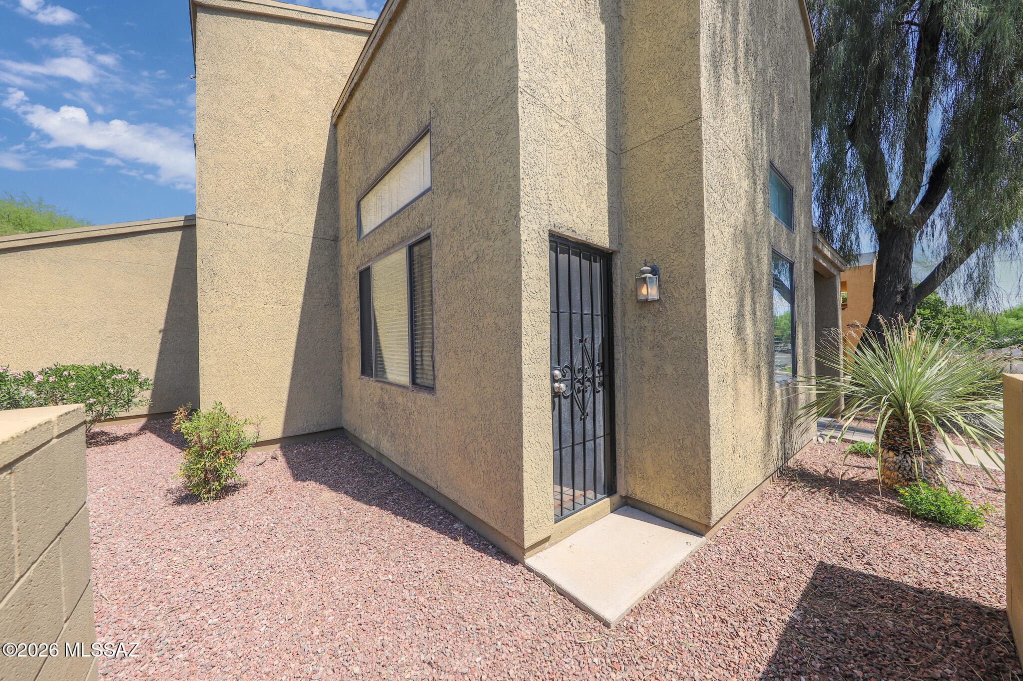 Mountain View Condos. (1-76) - Residential Lease