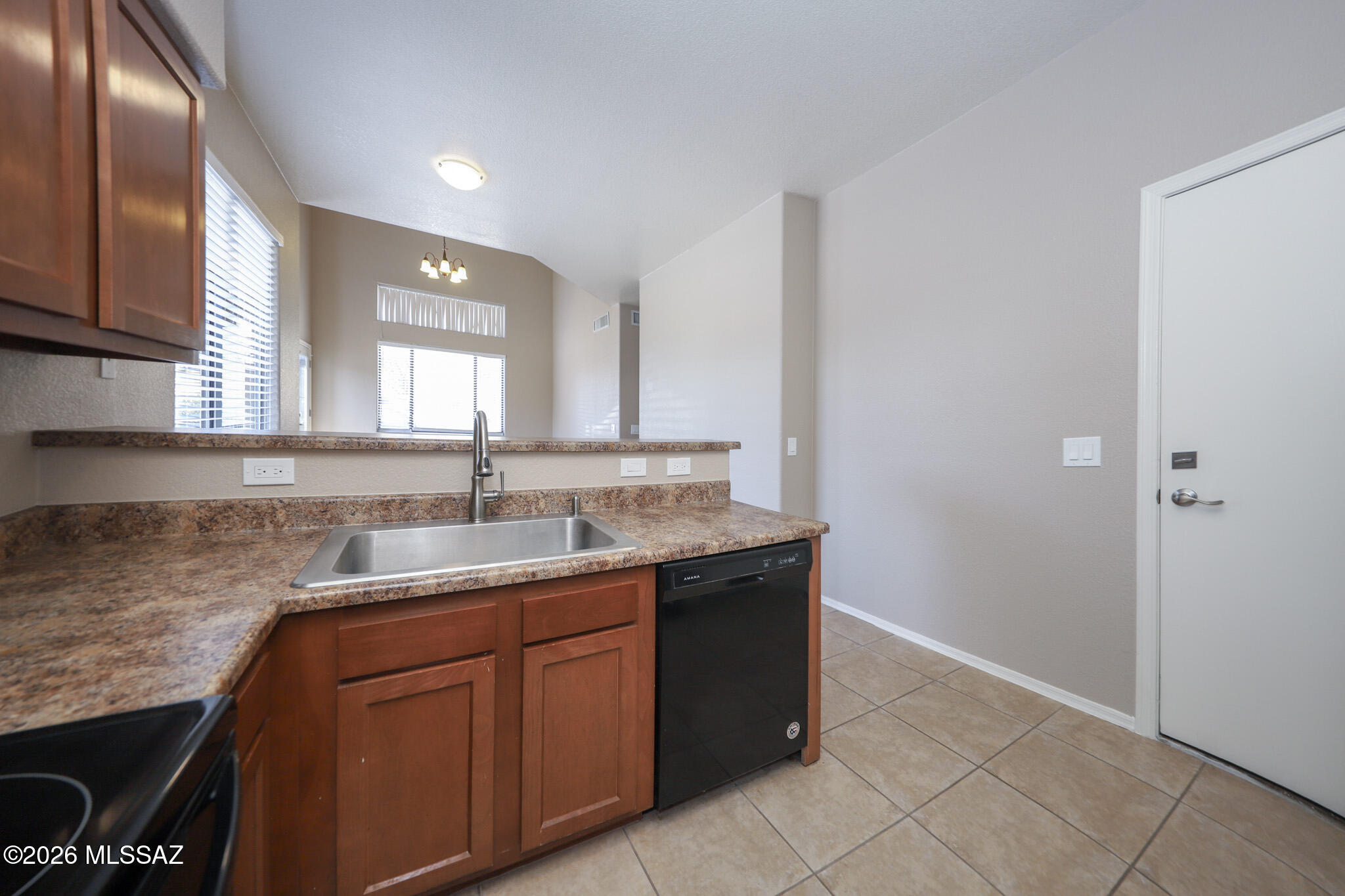 Mountain View Condos. (1-76) - Residential Lease