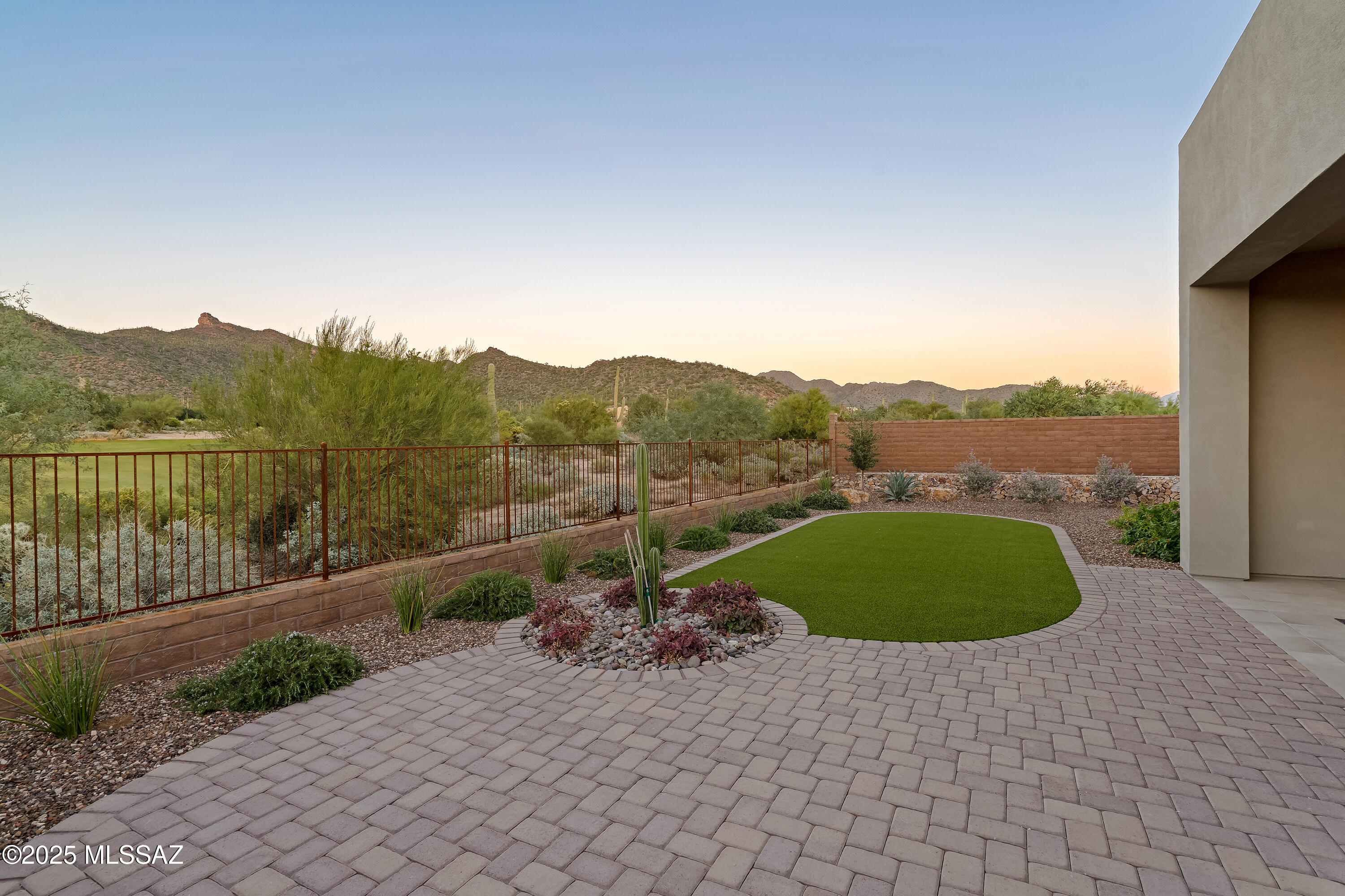 Boulder Bridge Pass III At Dove Mountain SQ20143000307 - Residential