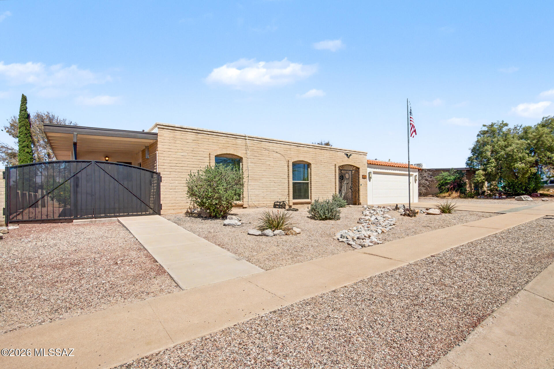 Broadway East (254-390) - Residential