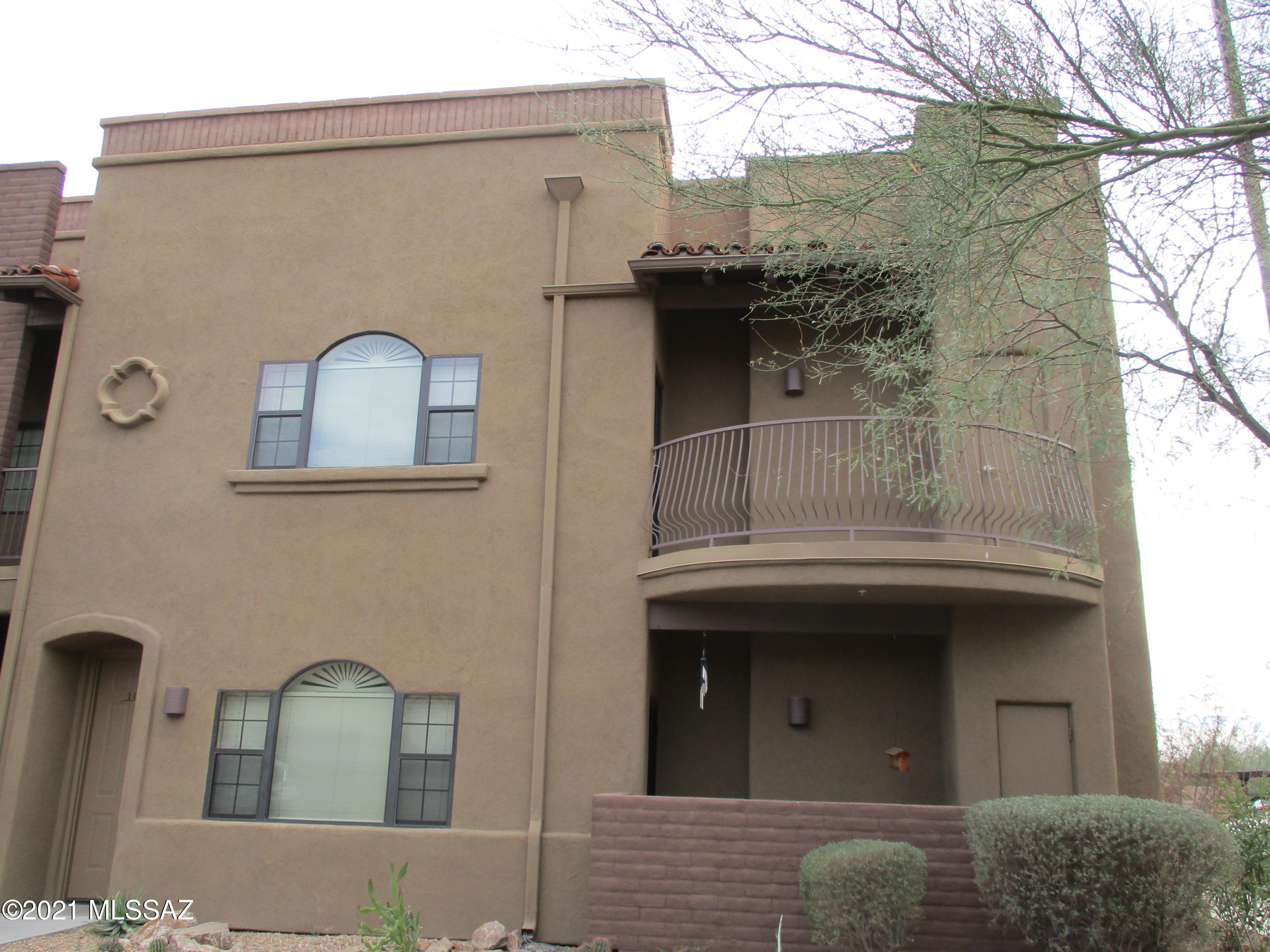 Adorable unit with travertine tile in living and dining areas, wood blinds throughout, and all appliances., new painting throughout, Vinyl Plank in the bedrooms, good storage, 2nd floor unit, great location, close to shopping, restaurants, river walk, a must to see