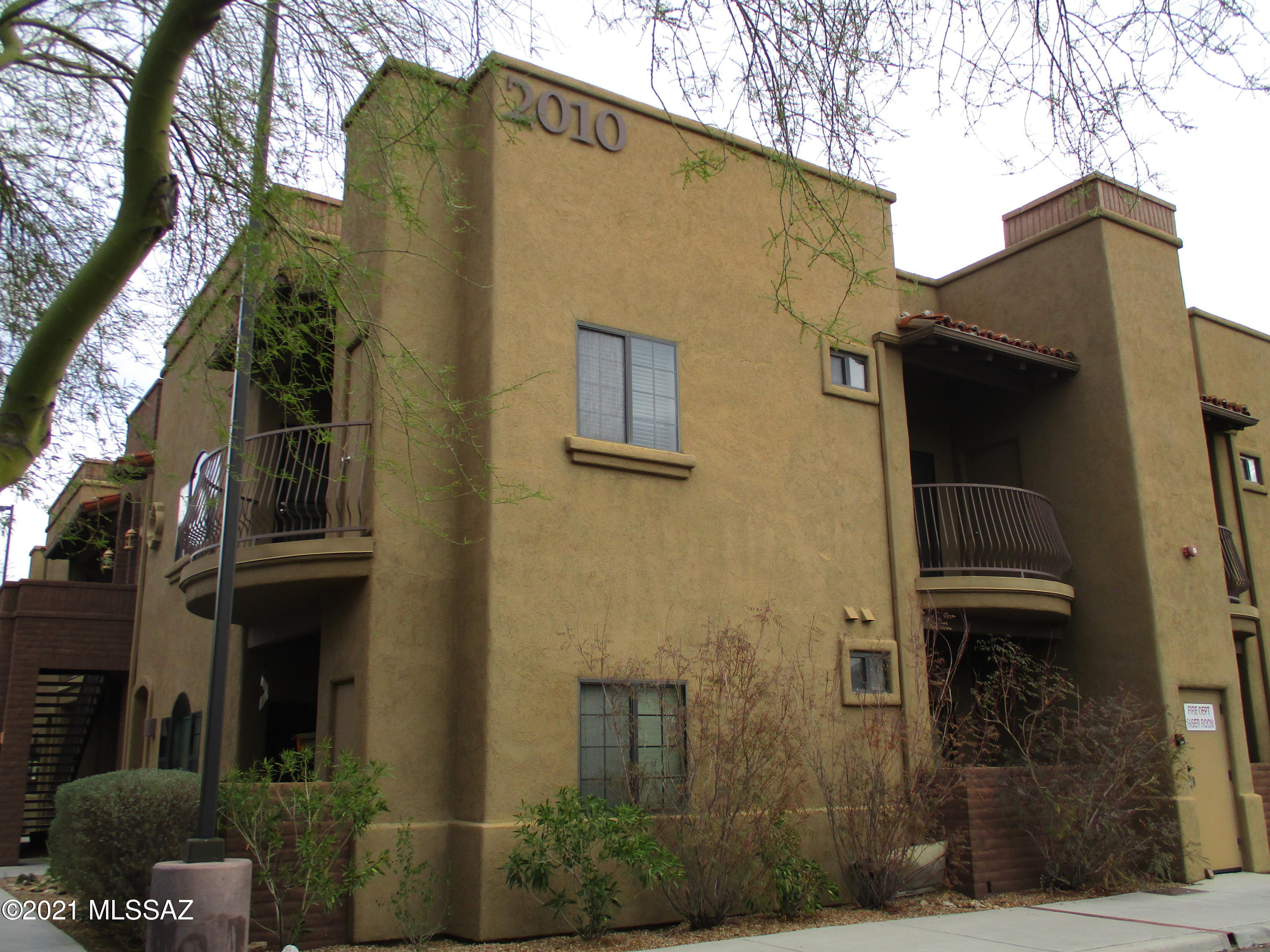 Placita Escondida Bldgs 18-20 Units 1-204 - Residential Lease