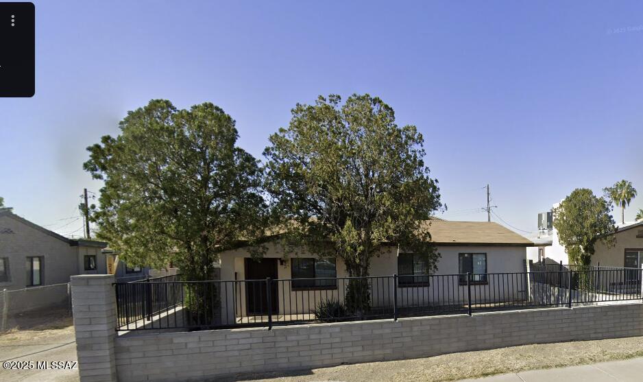 Located just minutes from the University of Arizona, downtown, and shopping, This 4-bedroom, 2-bathroom home offers the perfect blend of comfort and convenience. With all-new tile flooring throughout, you'll enjoy low-maintenance, stylish living. The newly renovated kitchen and bathrooms feature modern finishes, while new windows and doors provide plenty of natural light and energy efficiency.
This home also boasts a new electrical upgrade and replaced plumbing, ensuring peace of mind for years to come. The spacious gated backyard offers extra parking for up to 4 cars, providing secure and convenient parking for residents and guests.
Don't miss out on this opportunity--schedule a tour today!
For rental applications, please email: rent@pads4wildcats.com https://www.pads4wildcats.com/