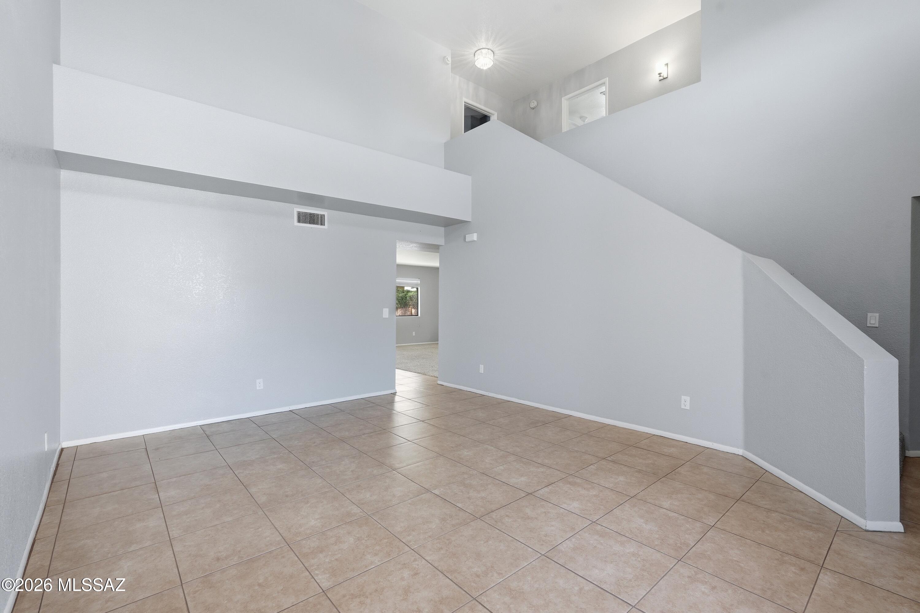 Hacienda Del Oro (1-879) - Residential Lease