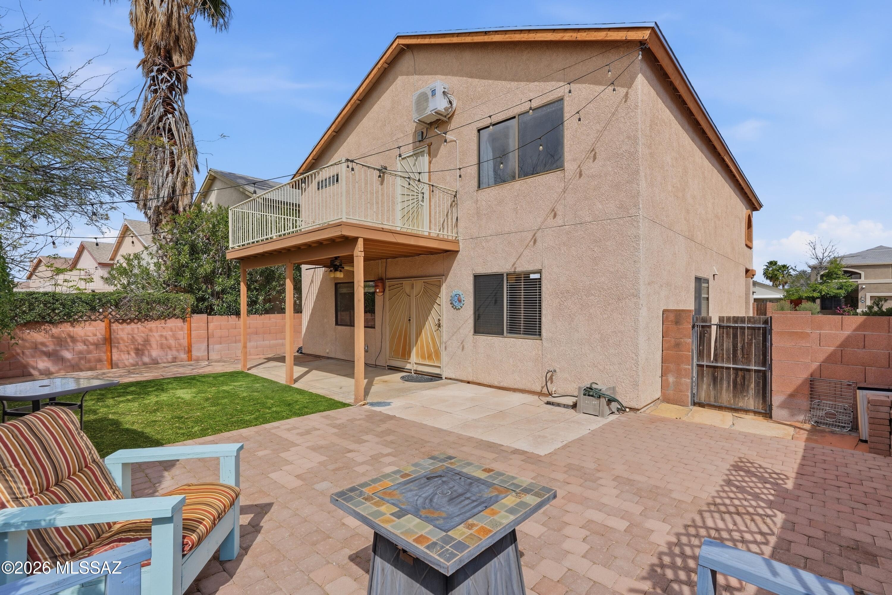 Hacienda Del Oro (1-879) - Residential Lease