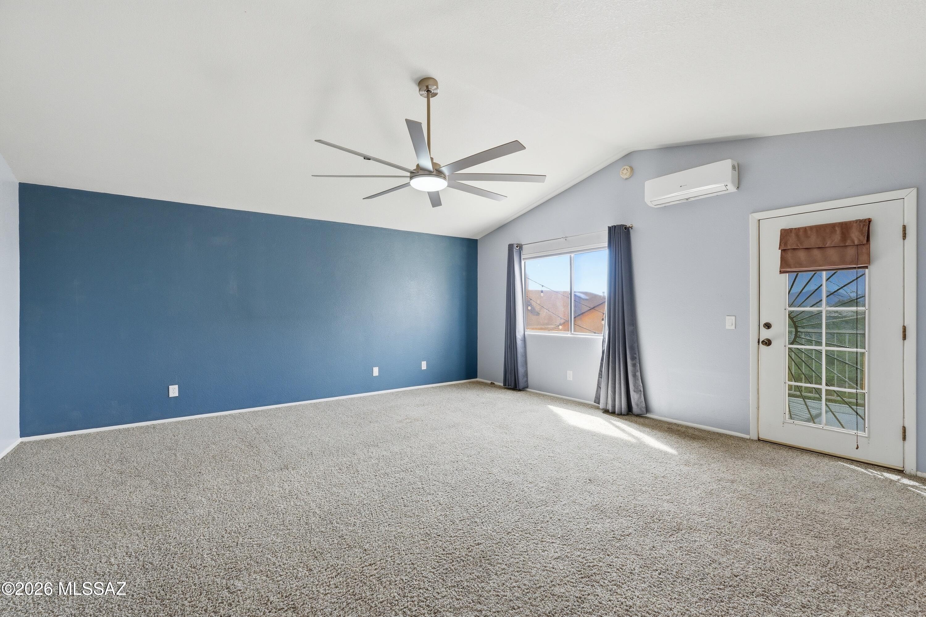 Hacienda Del Oro (1-879) - Residential Lease