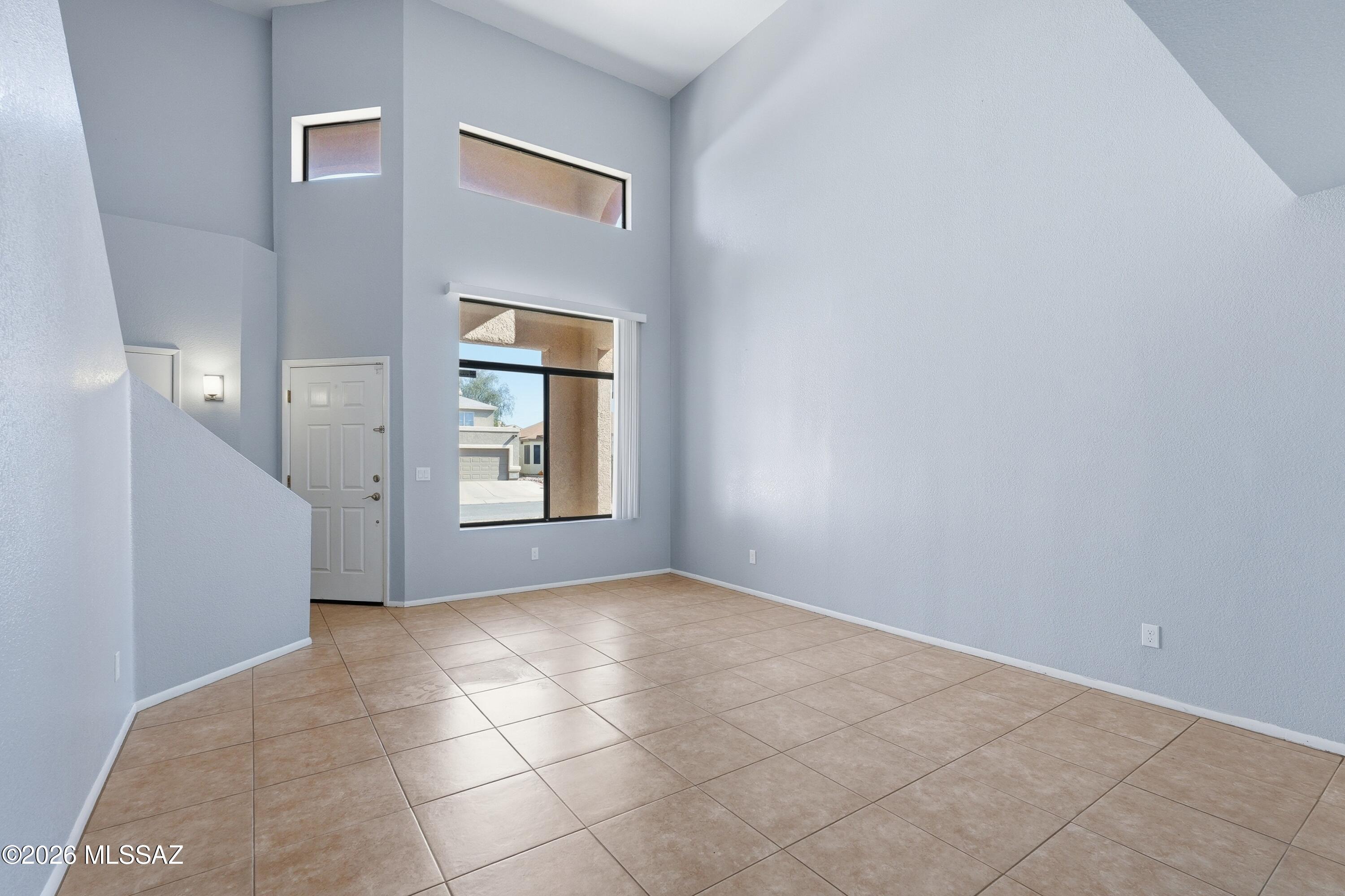 Hacienda Del Oro (1-879) - Residential Lease