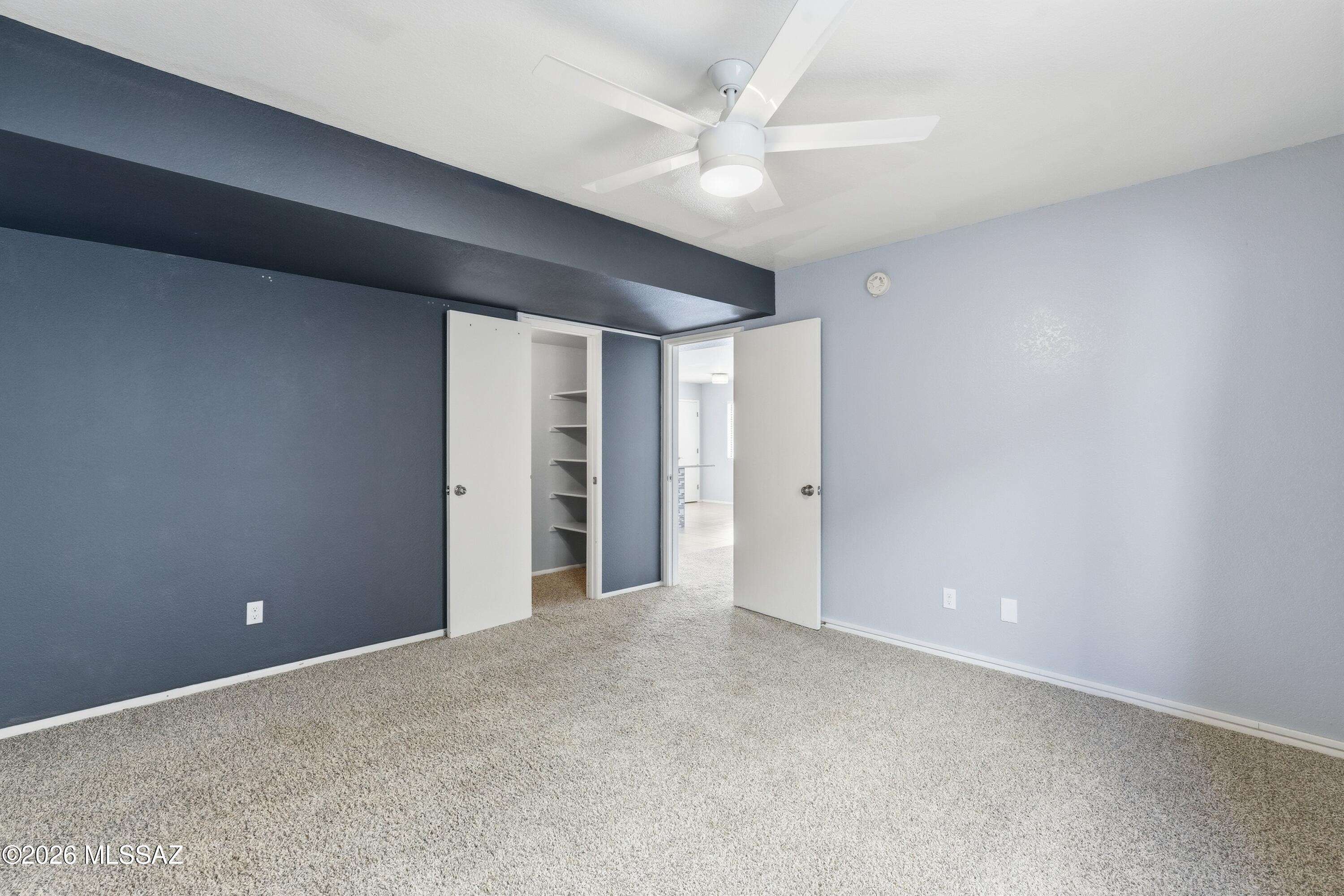 Hacienda Del Oro (1-879) - Residential Lease