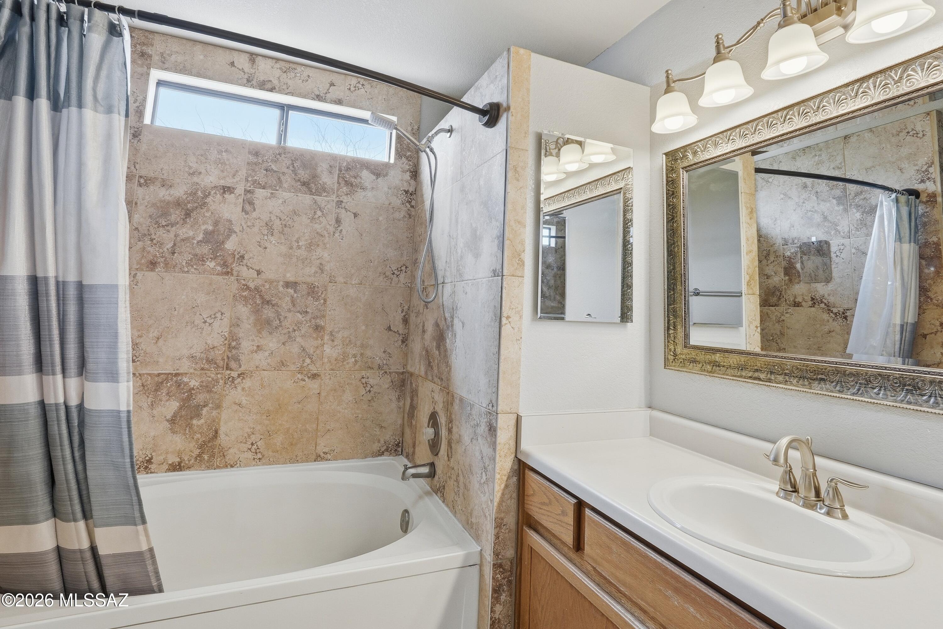 Hacienda Del Oro (1-879) - Residential Lease