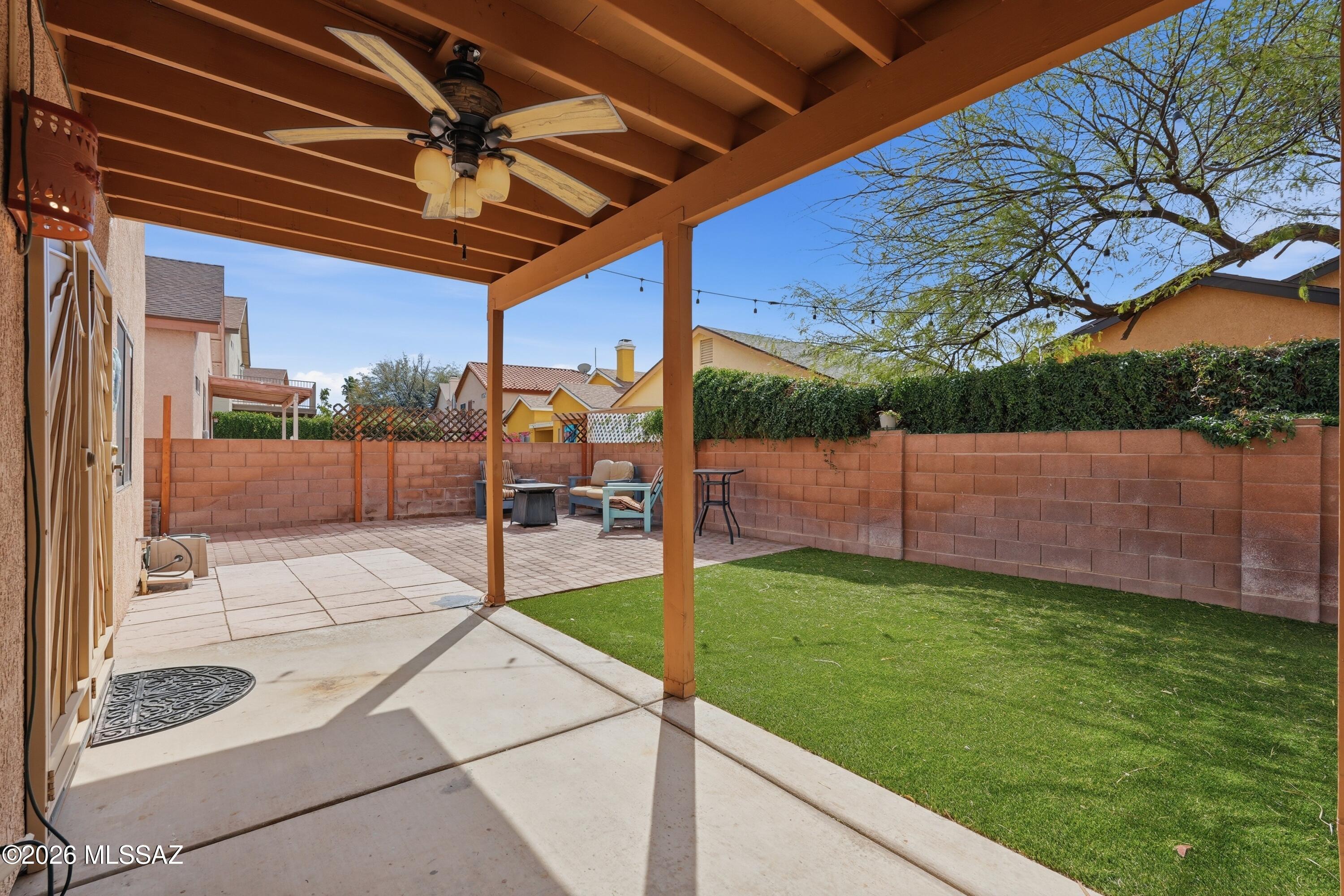 Hacienda Del Oro (1-879) - Residential Lease