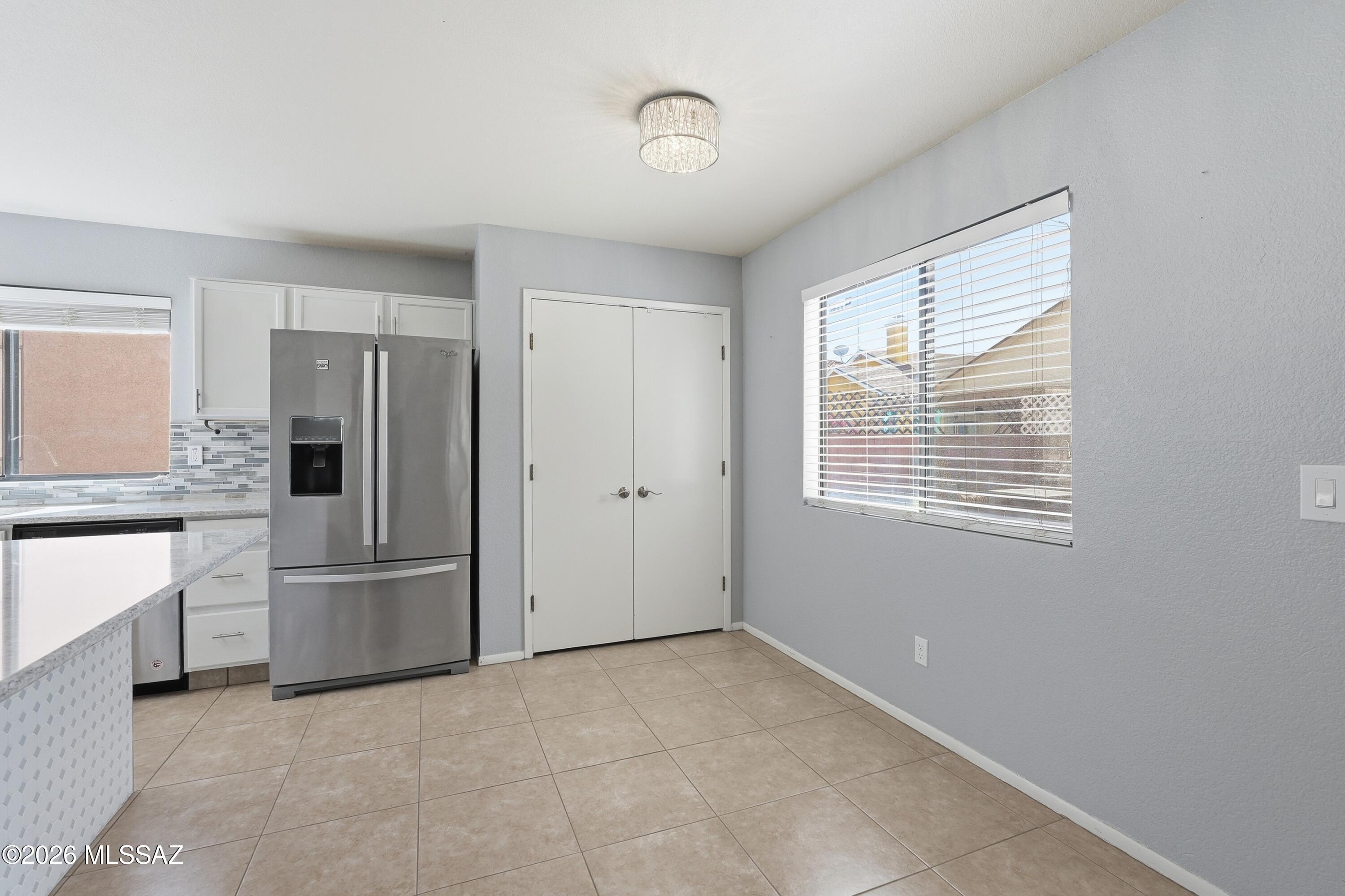 Hacienda Del Oro (1-879) - Residential Lease