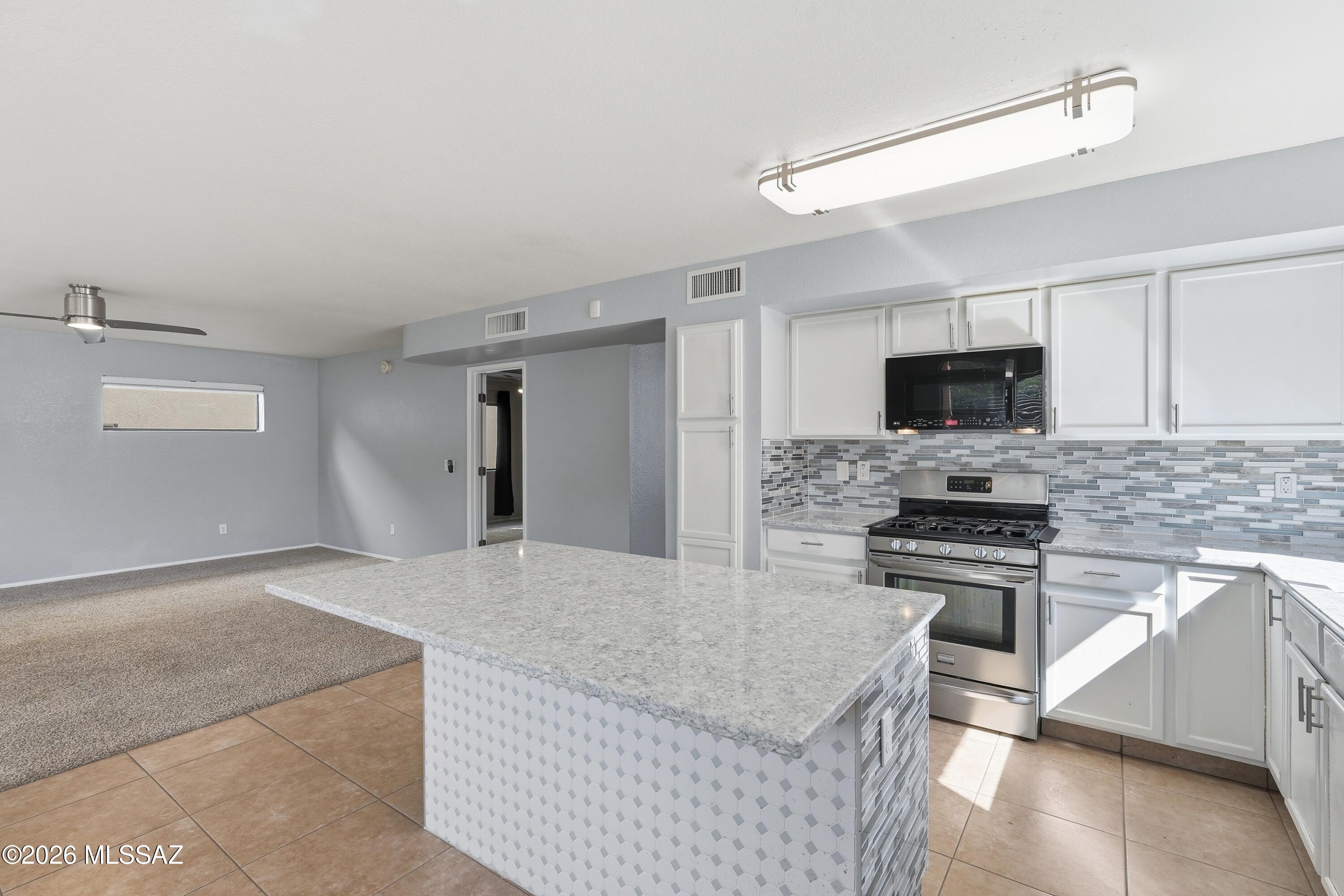 Hacienda Del Oro (1-879) - Residential Lease