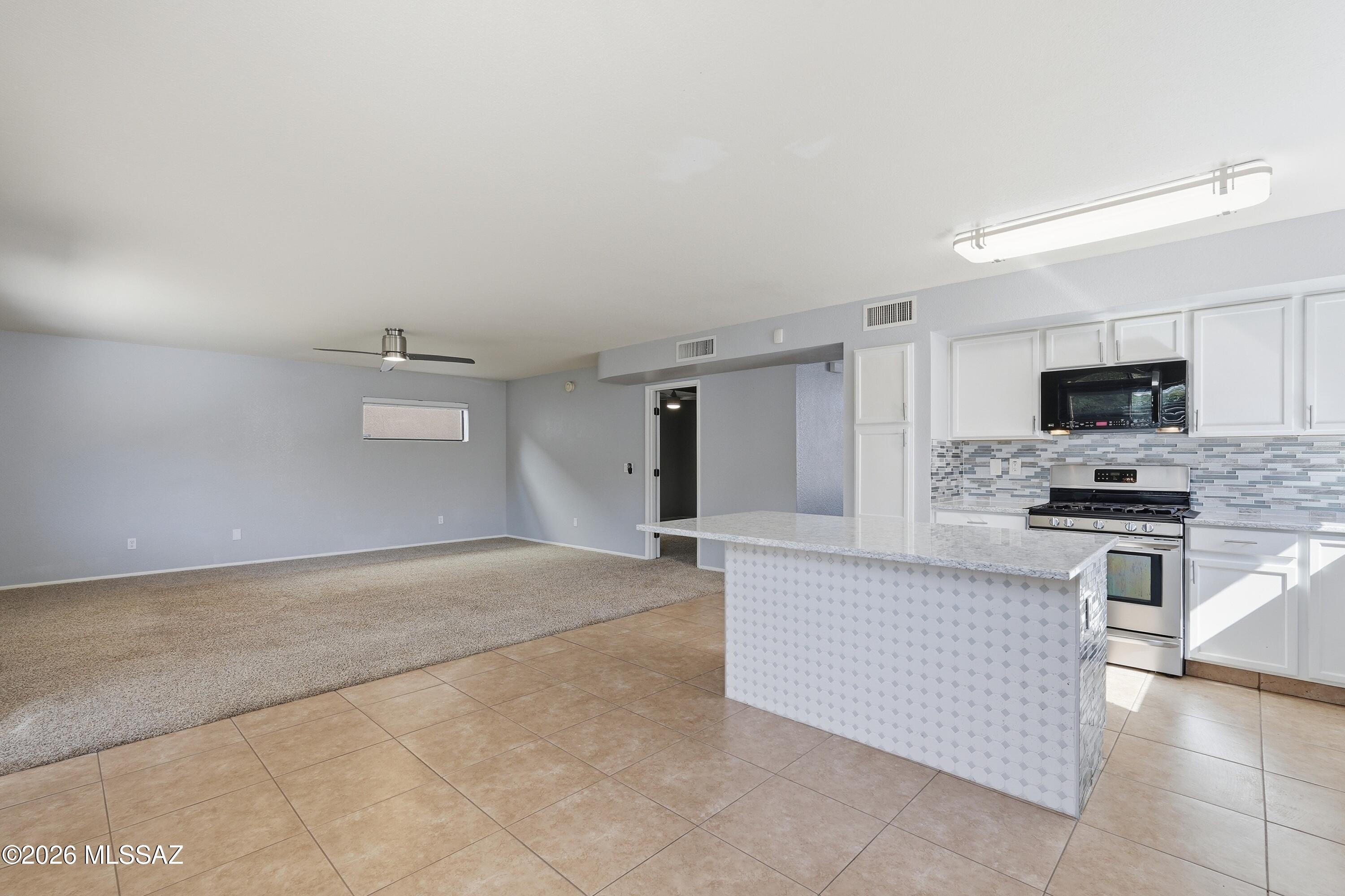 Hacienda Del Oro (1-879) - Residential Lease