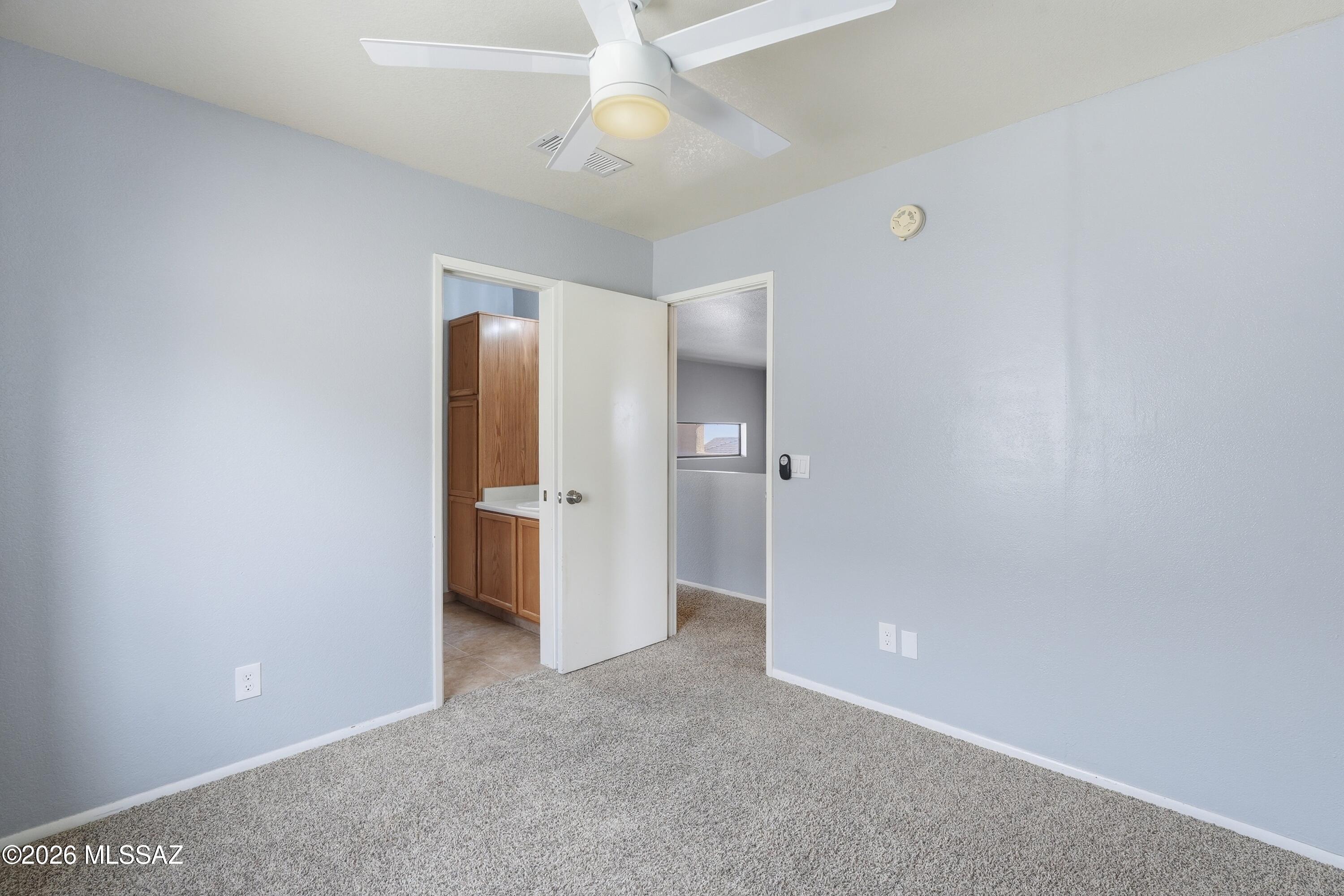 Hacienda Del Oro (1-879) - Residential Lease