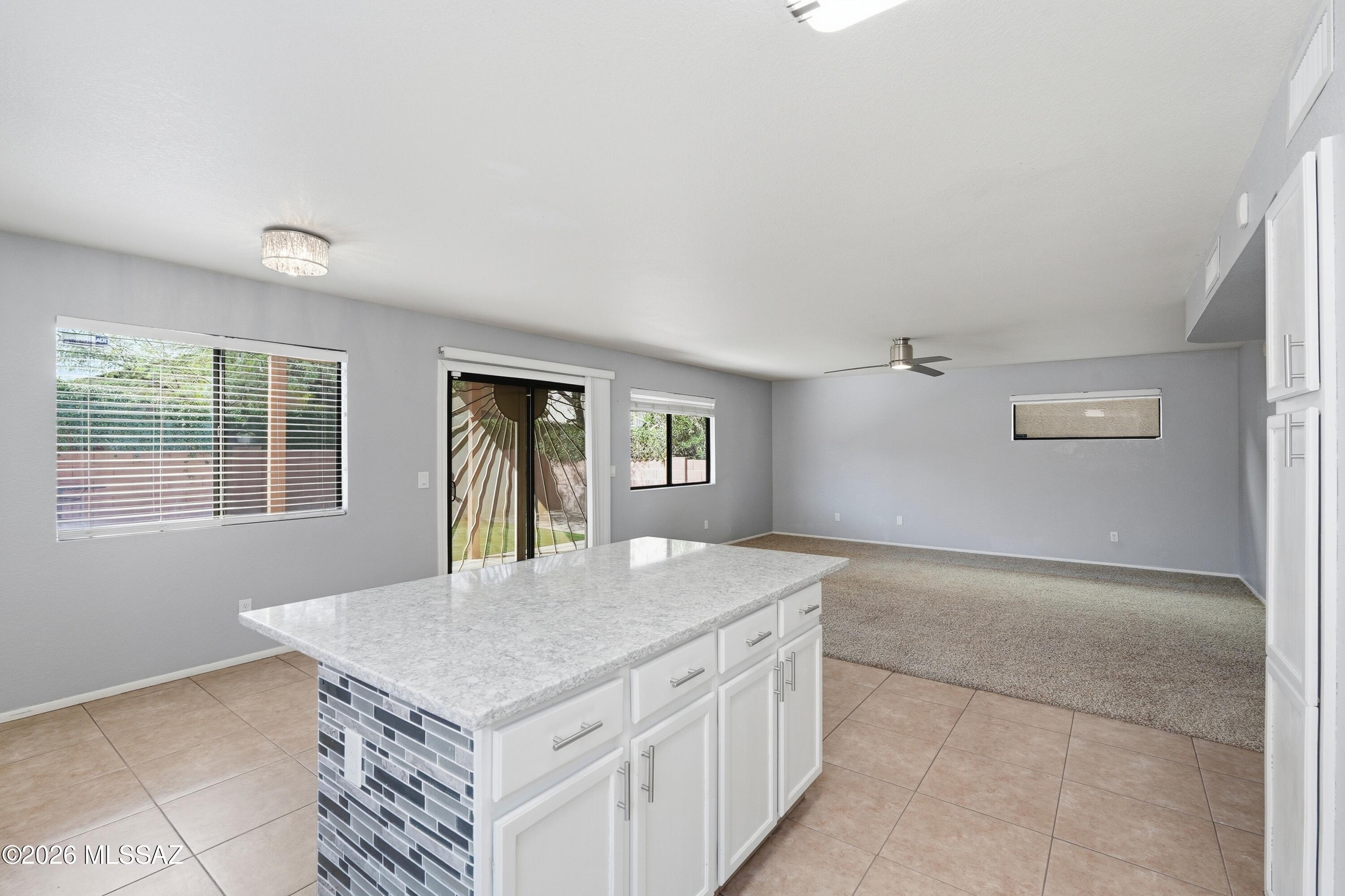 Hacienda Del Oro (1-879) - Residential Lease