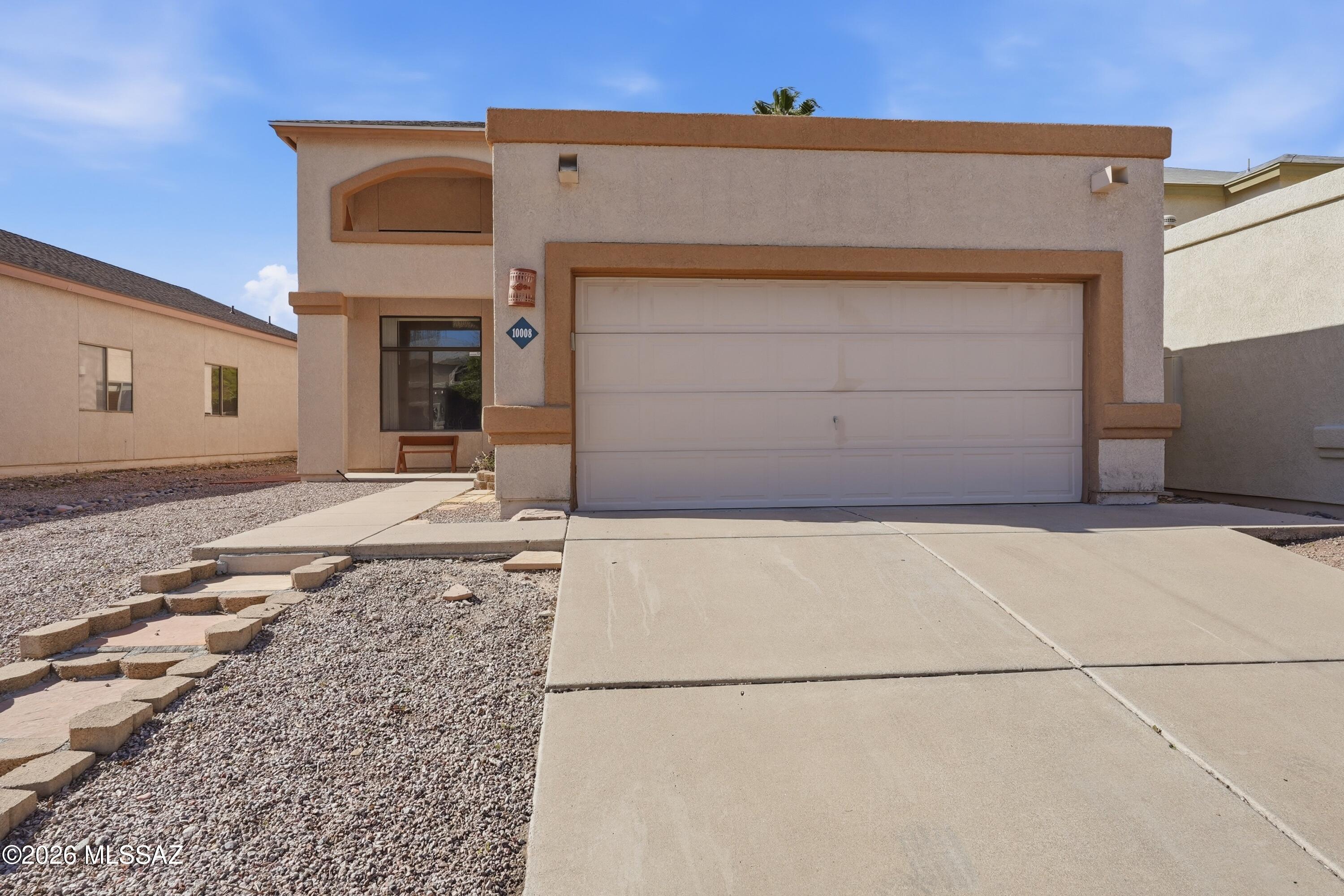 Hacienda Del Oro (1-879) - Residential Lease