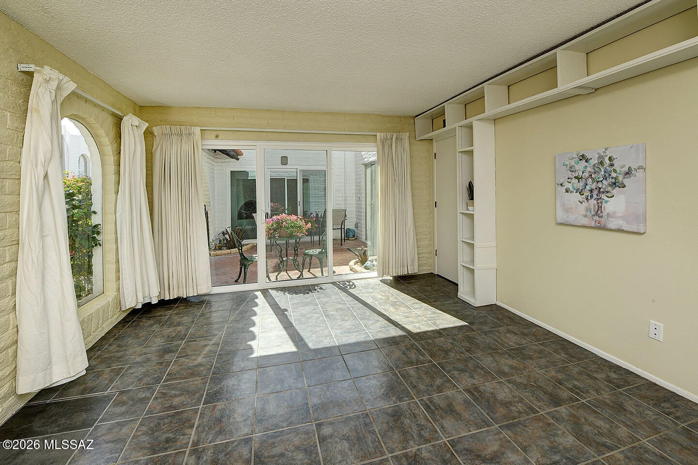 Las Lomitas (1) - Residential