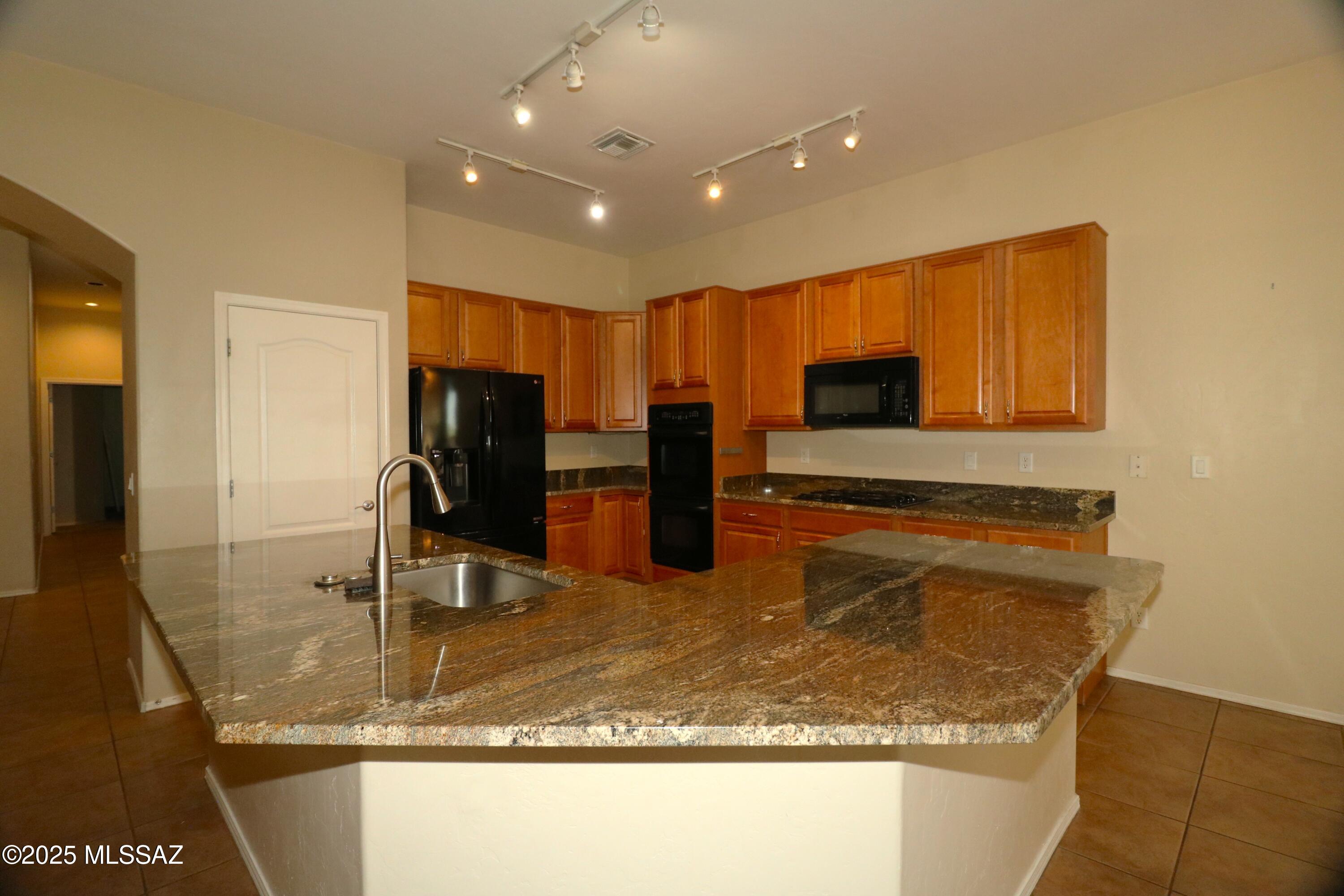 Continental Reserve Blk. 10 (1-69) - Residential