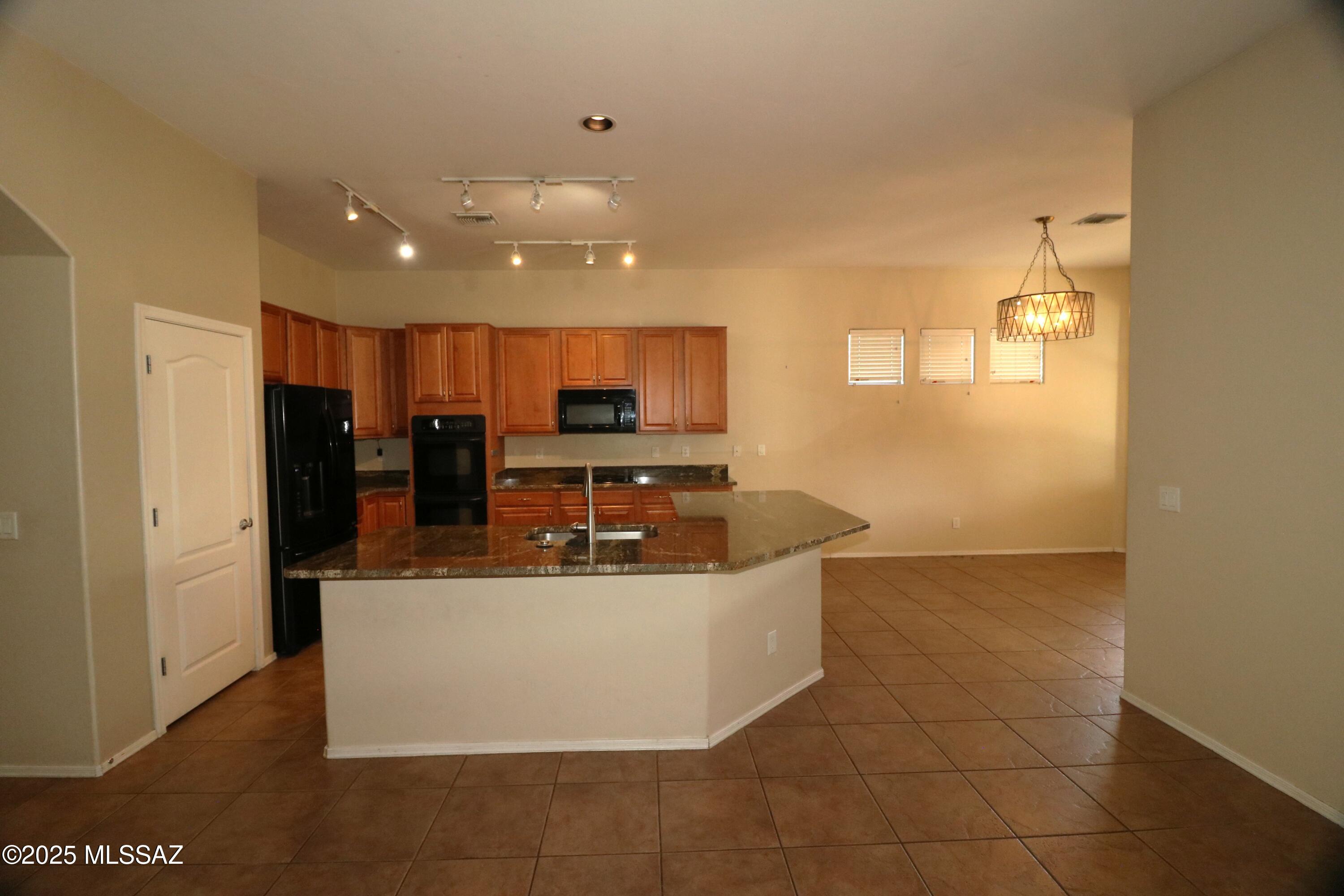 Continental Reserve Blk. 10 (1-69) - Residential