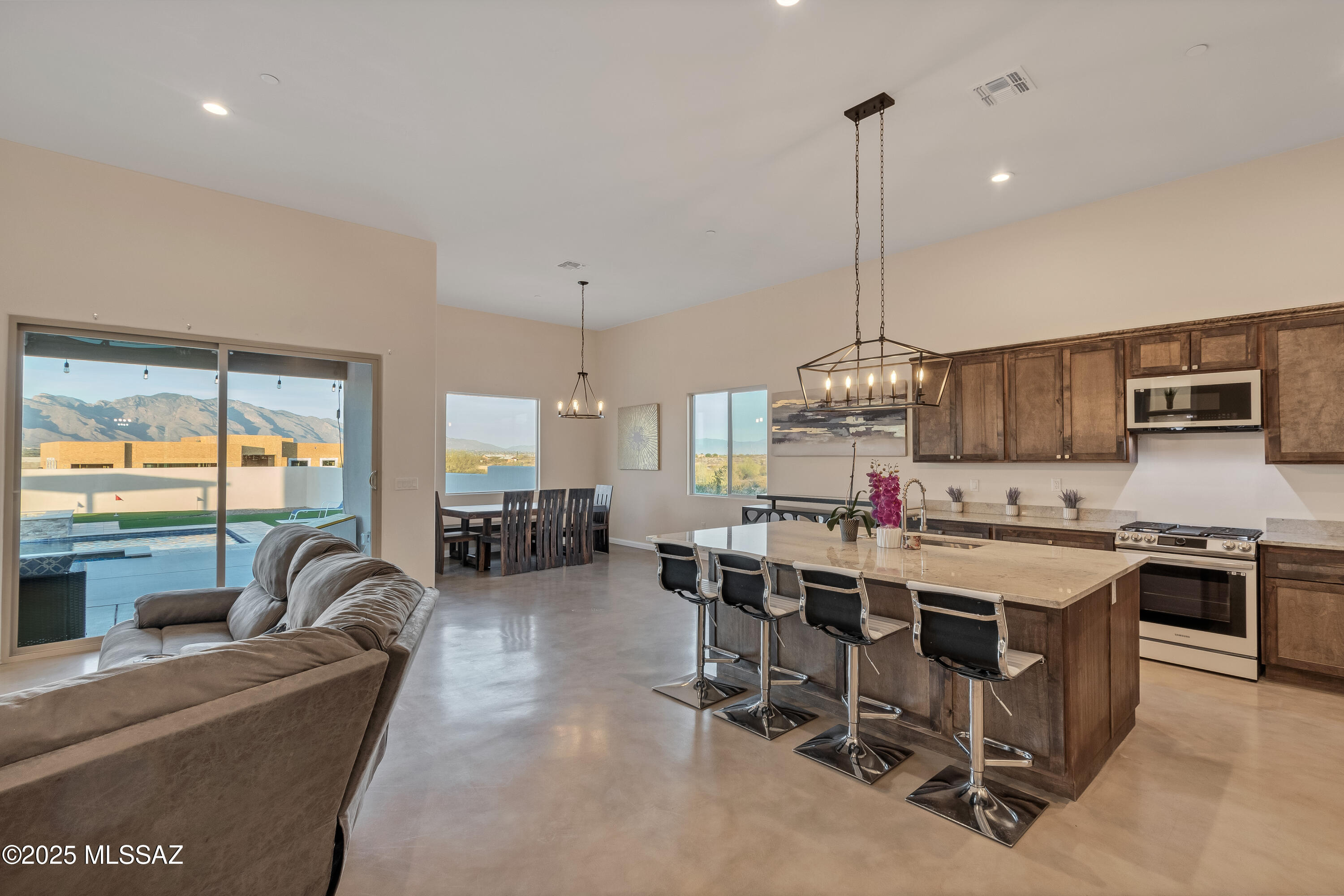 Las Rocas - Residential