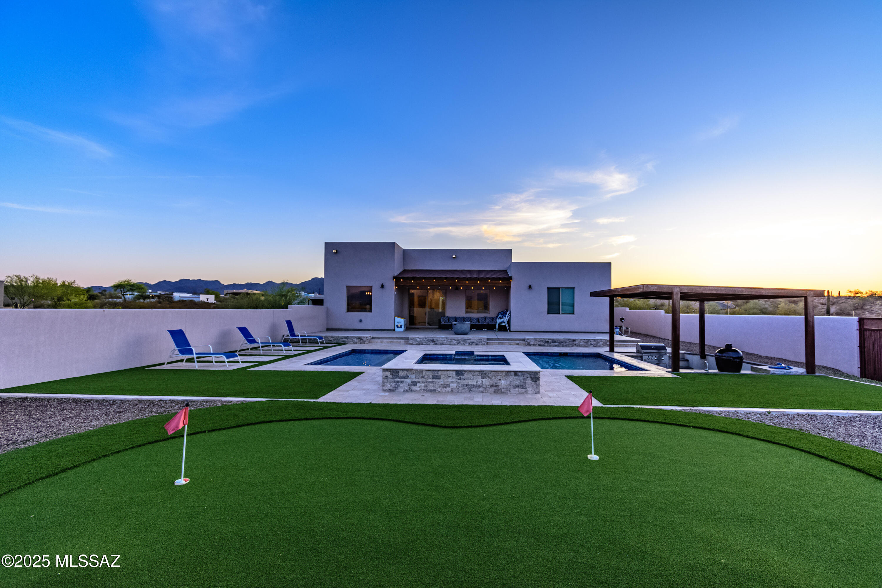 Las Rocas - Residential
