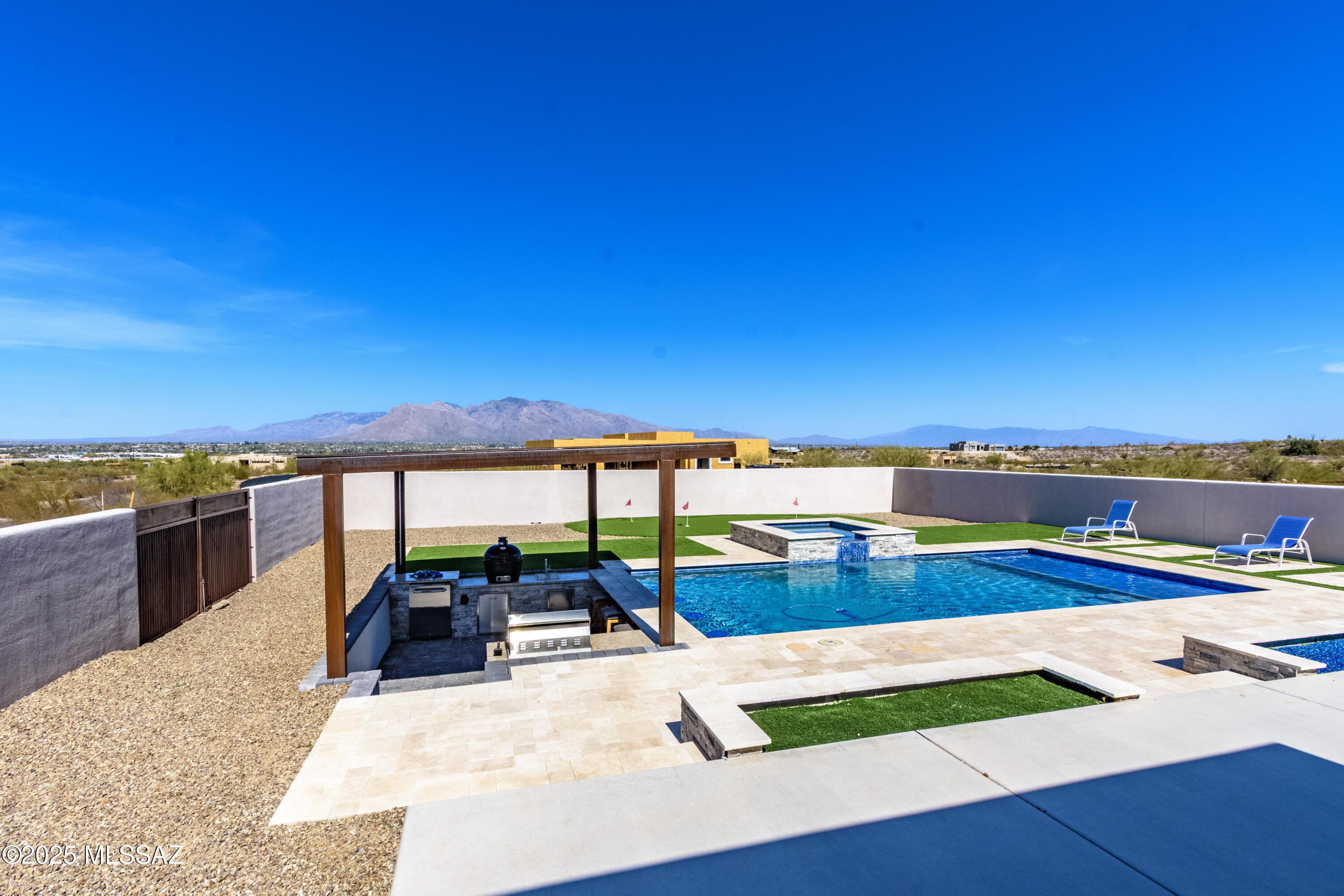 Las Rocas - Residential