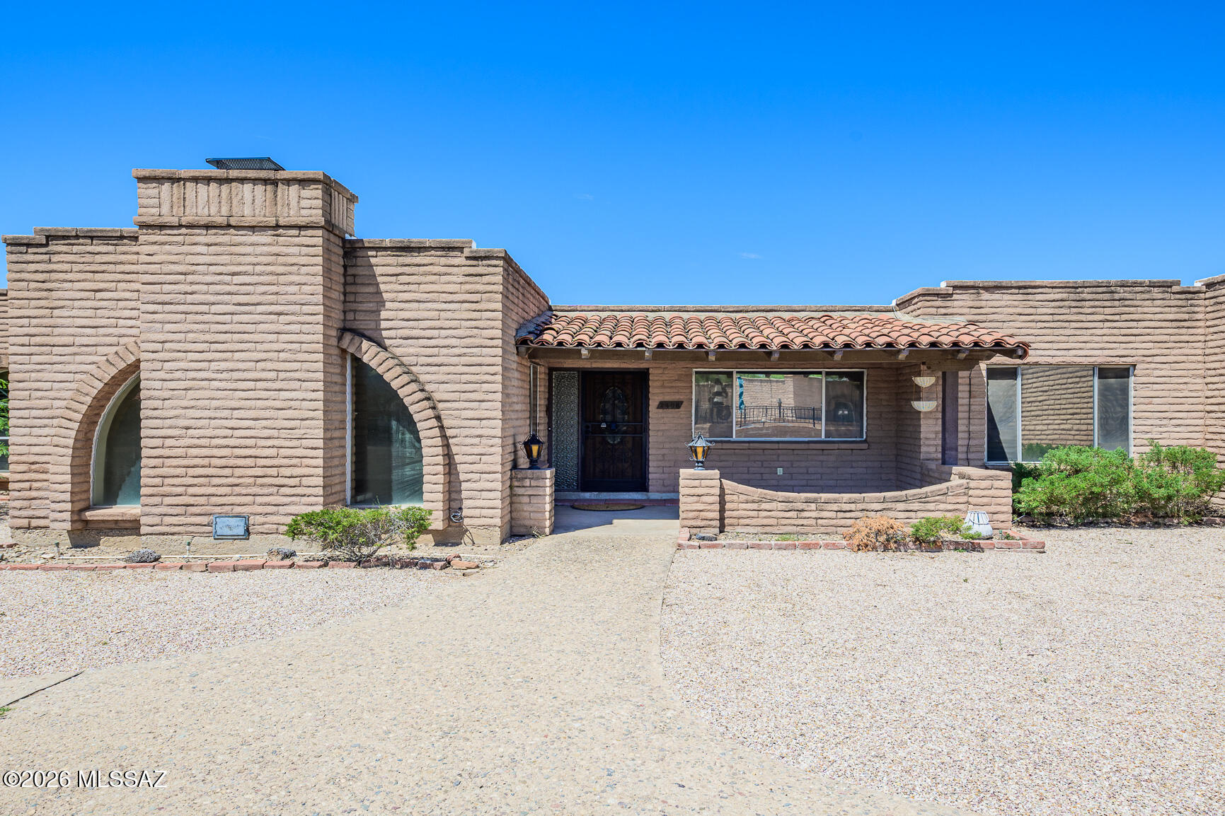 Come take in this tastefully finished townhome in the desirable Woodland Hills No. 2 neighborhood. This spacious 1686 sq ft 2 bd/2ba beauty with  upgrades galore will accommodate your needs with close proximity to shopping, parks, dining, entertainment, hospitals and more!! Relax in the serene community pool with green trees throughout in this tucked away coveted community. This is priced to sell and is move in ready!