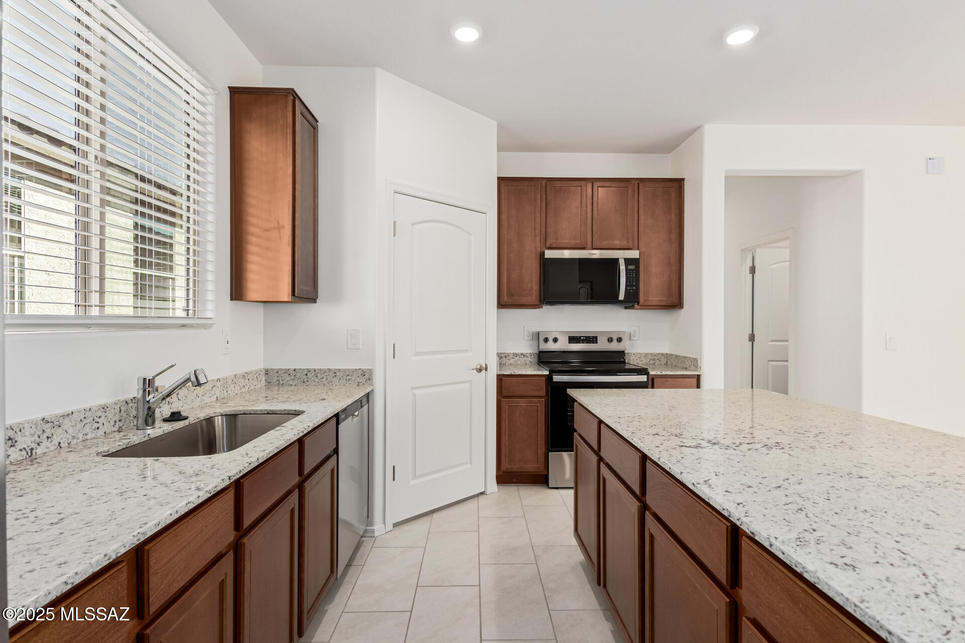 Vista Del Oro (1-108) - Residential Lease