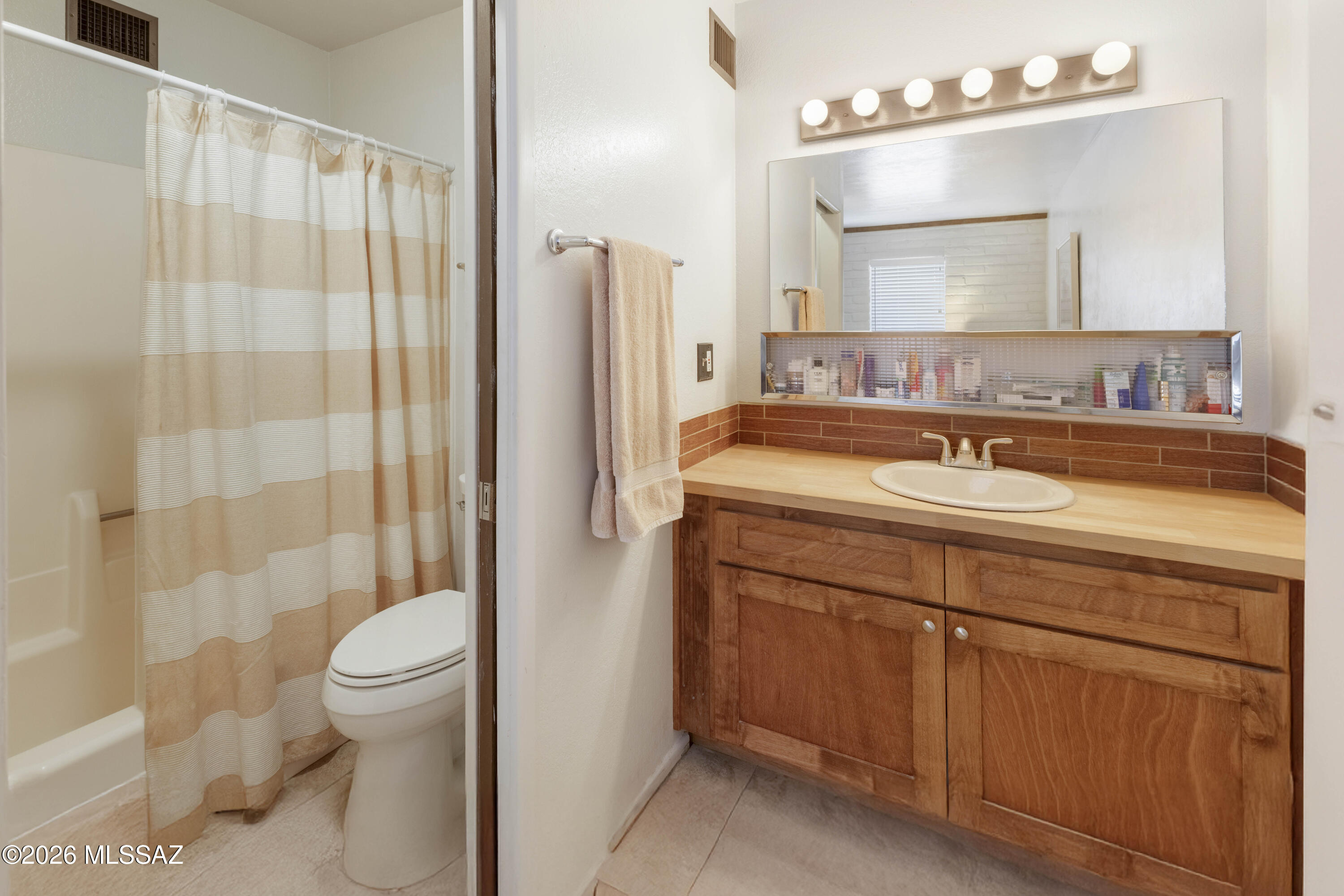 Vista Del Oro Townhouses (1-33) - Residential