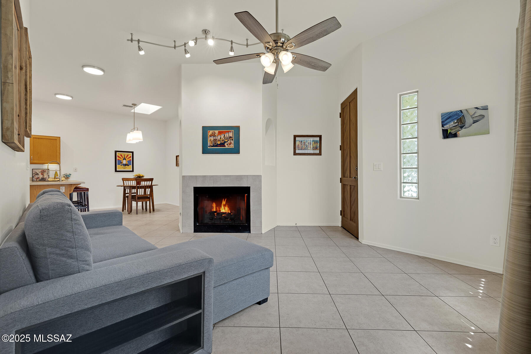 BIG PRICE DROP TO $294,900! FABULOUS TOWNHOME W/ NO HOA FEES! WELCOME TO WHITMAN VILLAS IN POETS CORNER. ABSOLUTELY ADORABLE LIGHT & BRIGHT HOME CLOSE TO RANDOLF GOLF, REID PARK & EL CON MALL, JUST 3 MILES FROM UA. WALK TO RESTAURANTS & SHOPPING IN BROADWAY/ ALVERNON NEIGHBORHOOD! THIS SPECIAL WELL BUILT HOME BOASTS DOUBLE OWNER'S SUITES, EACH W/ THEIR OWN BATHROOM & COVERED PATIO, OPEN CONCEPT KITCHEN W/ BREAKFAST BAR, 10' CEILINGS, 2 X 6 HEAVILY INSULATED CONSTRUCTION W/ LOW E GLASS, TILE & WOOD LAMINATE FLOORS, FRESH PAINT, COZY GAS FIREPLACE, LOTS OF SKYLIGHTS & HIGH END CEILING FANS, UPDATED & UPGRADED PLUMBING & LIGHTING FIXTURES PLUS BRAND-NEW HVAC W/ 10 YEAR WARRANTY. PERFECT FOR SNOWBIRDS OR STUDENTS W/ AWESOME SPLIT PLAN IN AN INCREDIBLY WALKABLE LOCATION!