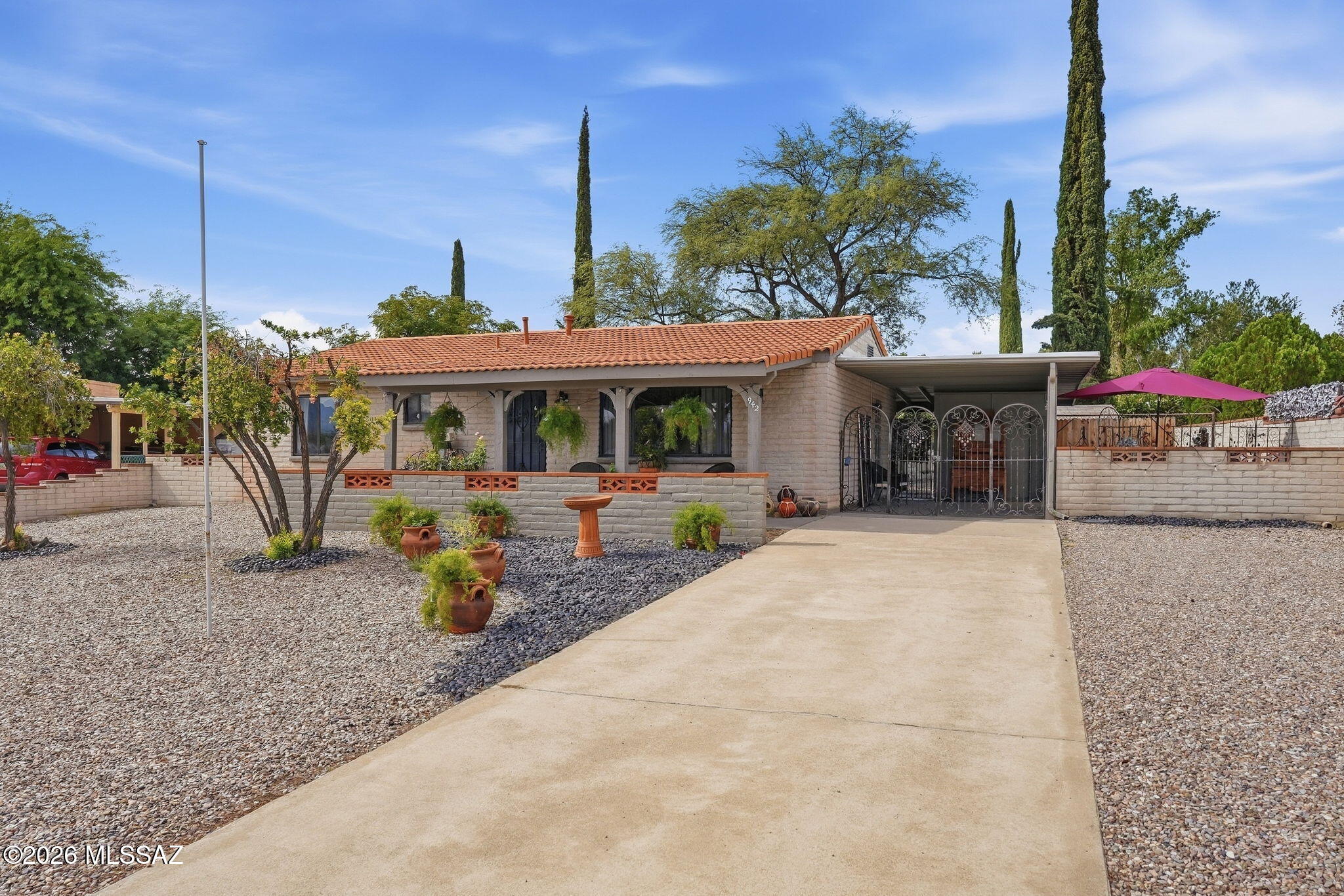 Mountain views galore! 

2021-2022 NEW AC, HOT WATER HEATER, STAINLESS STEEL APPLIANCES, ELECTRIC PANEL and so much more!

Updated bathrooms, flooring, kitchen, solid pine doors, and 3 ring cameras.

LOW HOA $48 annually.

Almost 10,000 sqft lot of views!

Plenty of parking, a long driveway, huge landscaped backyard with a Tuff work shed. 

French doors in bedroom and kitchen, a breakfast bar and it's just 2 blocks from Butterfly Park.

Furnishing available on a separate bill of sale. Move right in turn key property.
