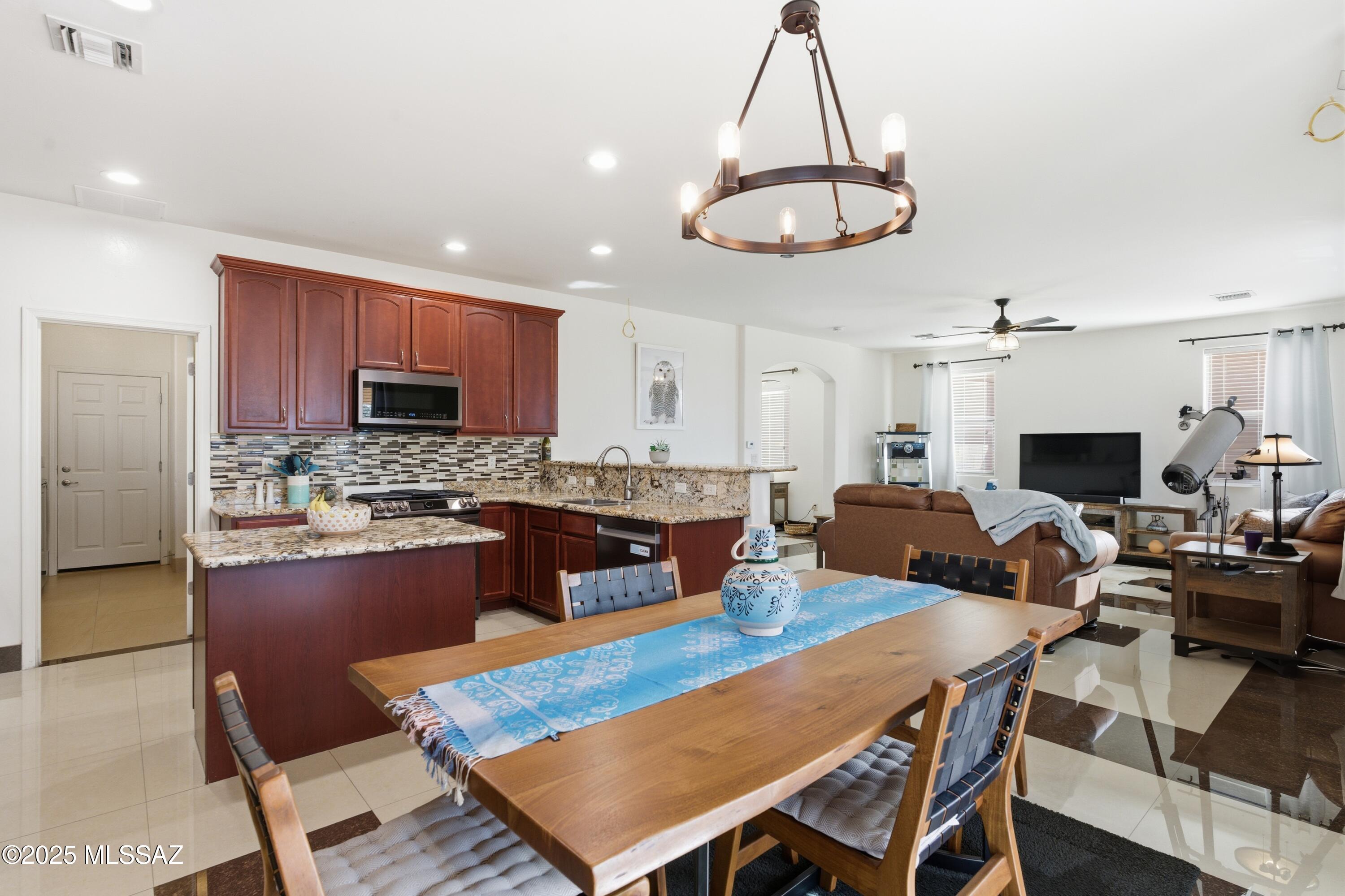 Rancho Vistoso NGHB 10 PCLS S,U & V - Residential