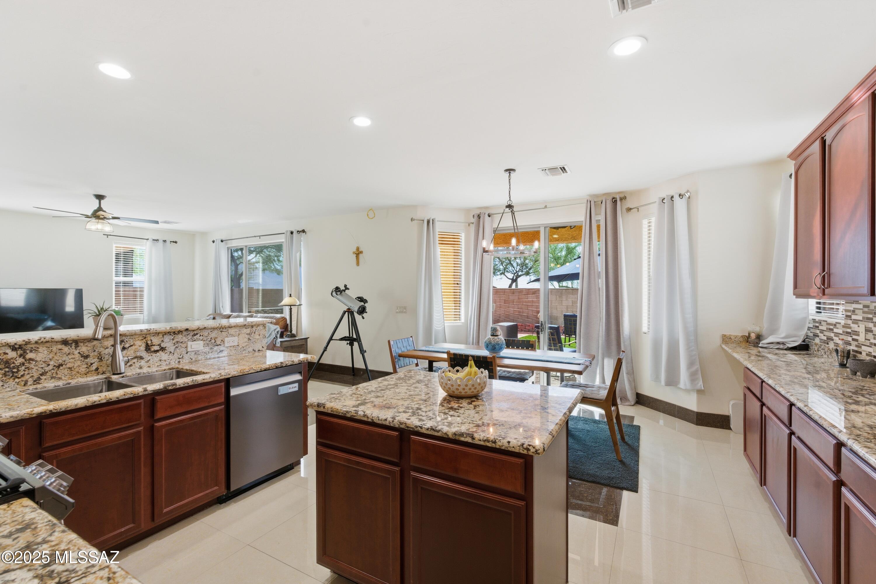 Rancho Vistoso NGHB 10 PCLS S,U & V - Residential