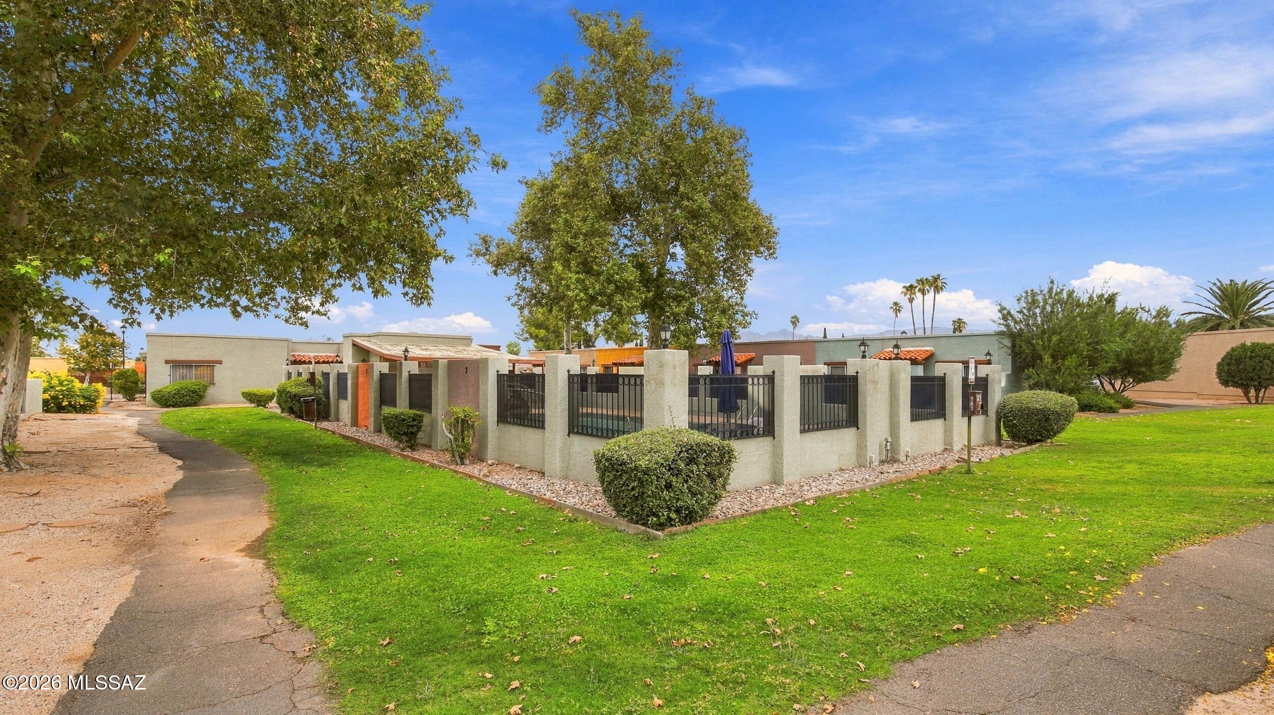 Spanish Meadows Twnhss (1-105) - Residential
