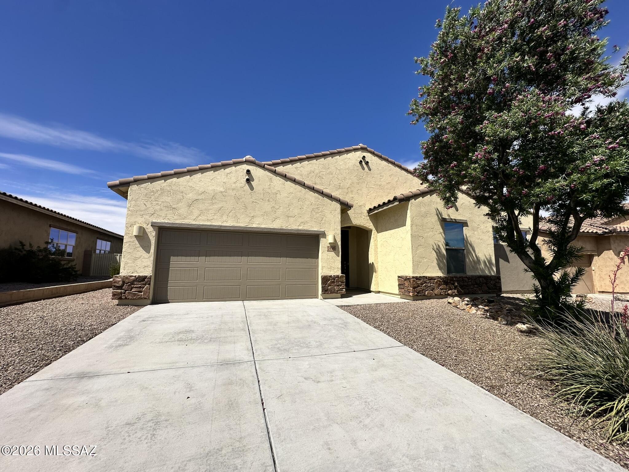 Silverbell West R-10 SQ20140800103 - Residential