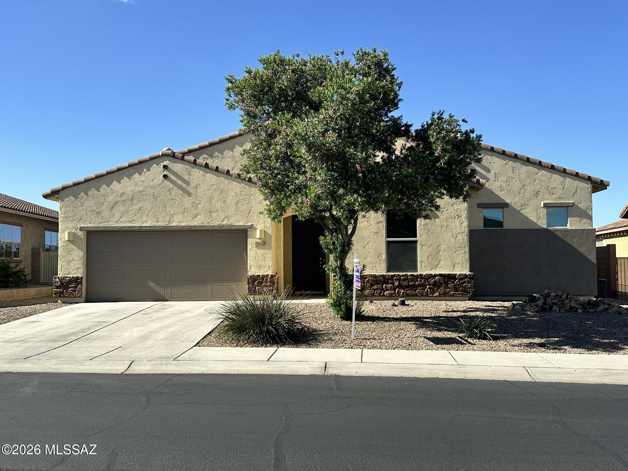 Silverbell West R-10 SQ20140800103 - Residential