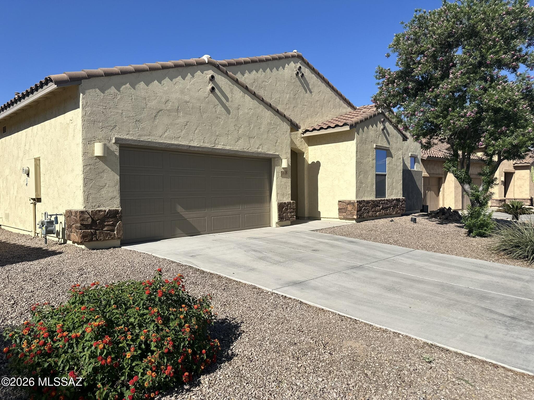 Silverbell West R-10 SQ20140800103 - Residential