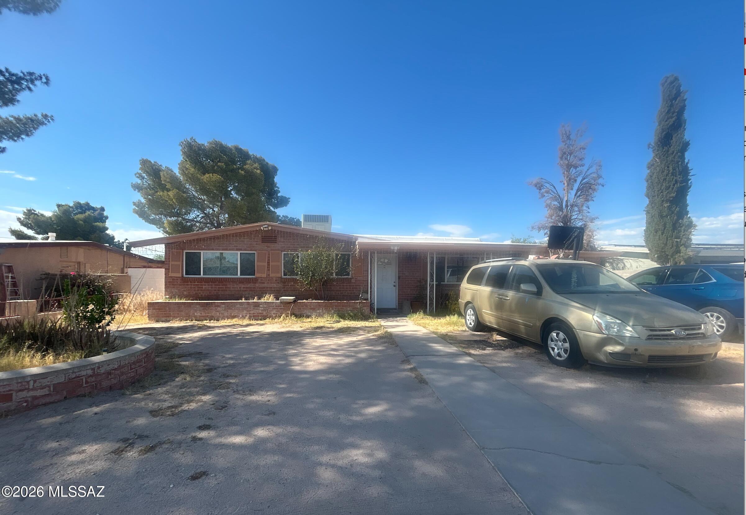 Mission Manor - Residential