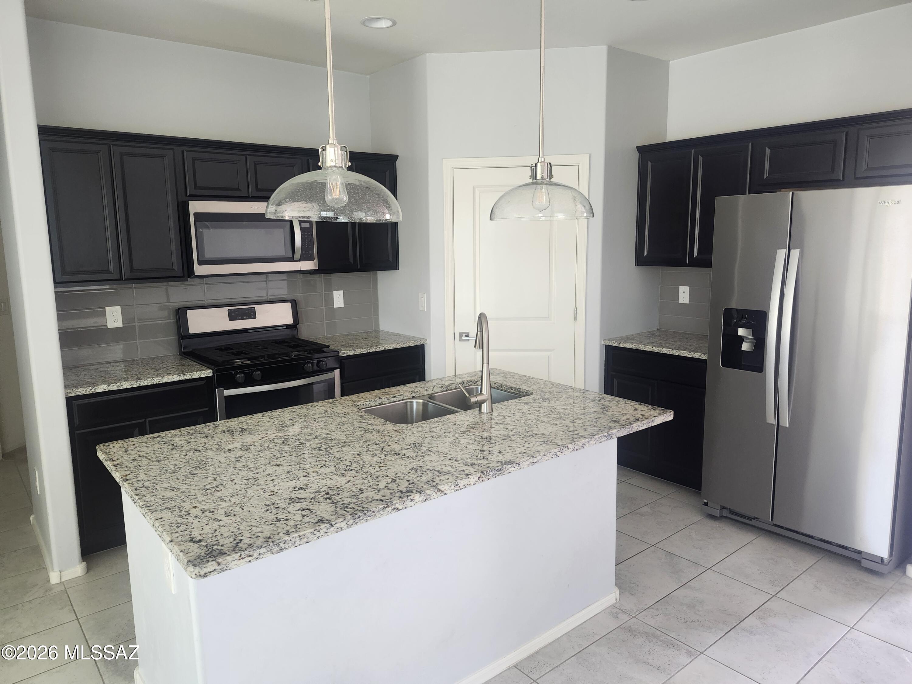 La Estancia De Tucson (411-664) - Residential Lease